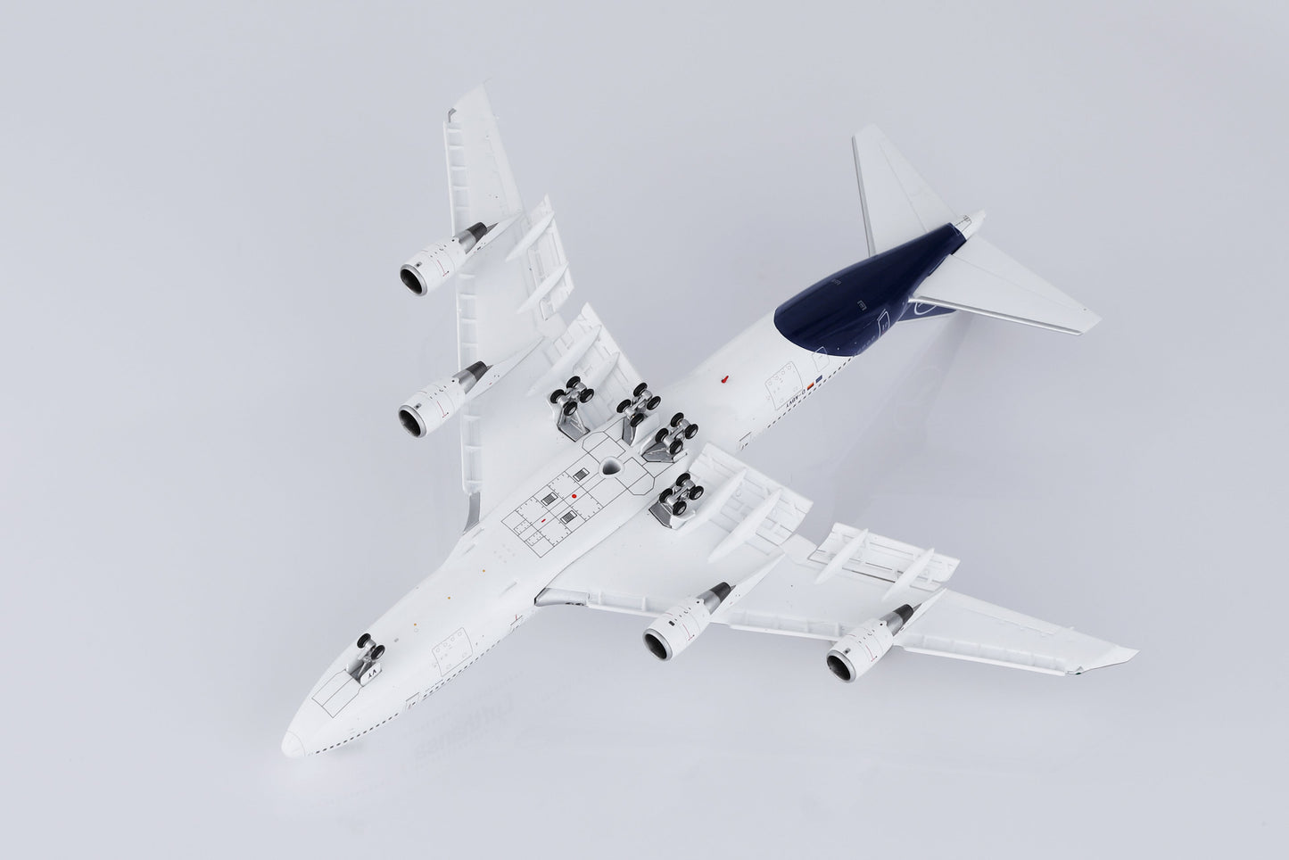 Lufthansa Boeing 747-400 D-ABVY Flap-down image 4