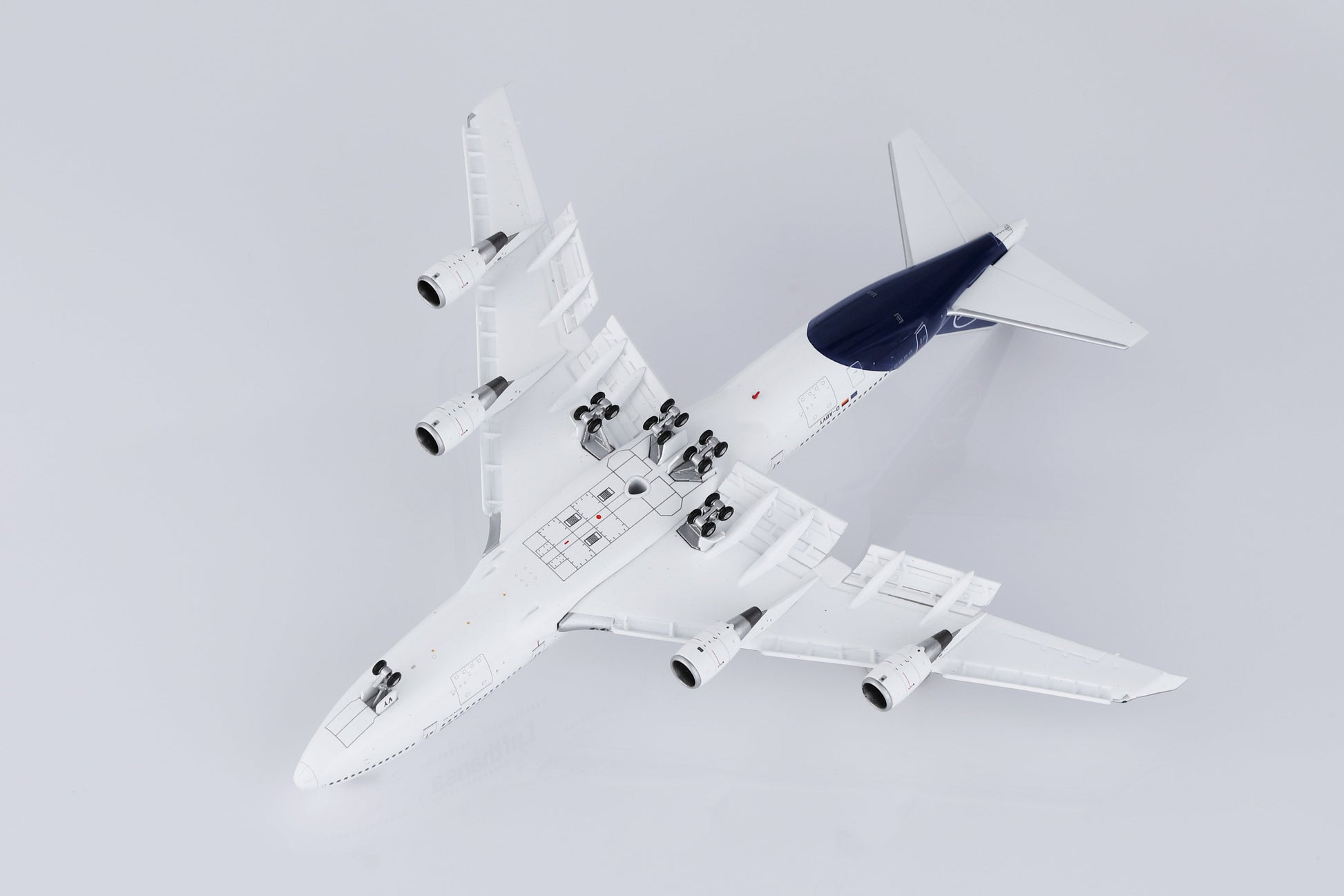 Lufthansa Boeing 747-400 D-ABVY Flap-down image 4