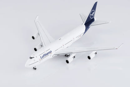 Lufthansa Boeing 747-400 D-ABVY Standard Version image 10