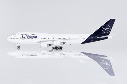 Lufthansa Boeing 747-400 D-ABVY Standard Version image 1