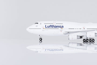 Lufthansa Boeing 747-400 D-ABVY Standard Version image 2