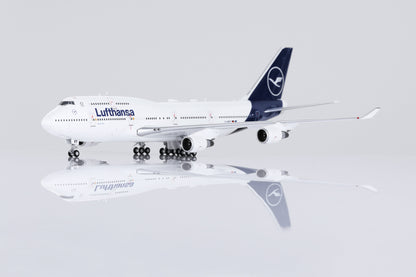Lufthansa Boeing 747-400 D-ABVY Standard Version image 4