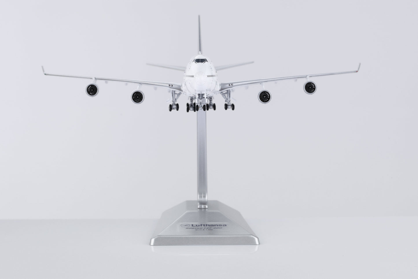 Lufthansa Boeing 747-400 D-ABVY Standard Version image 7