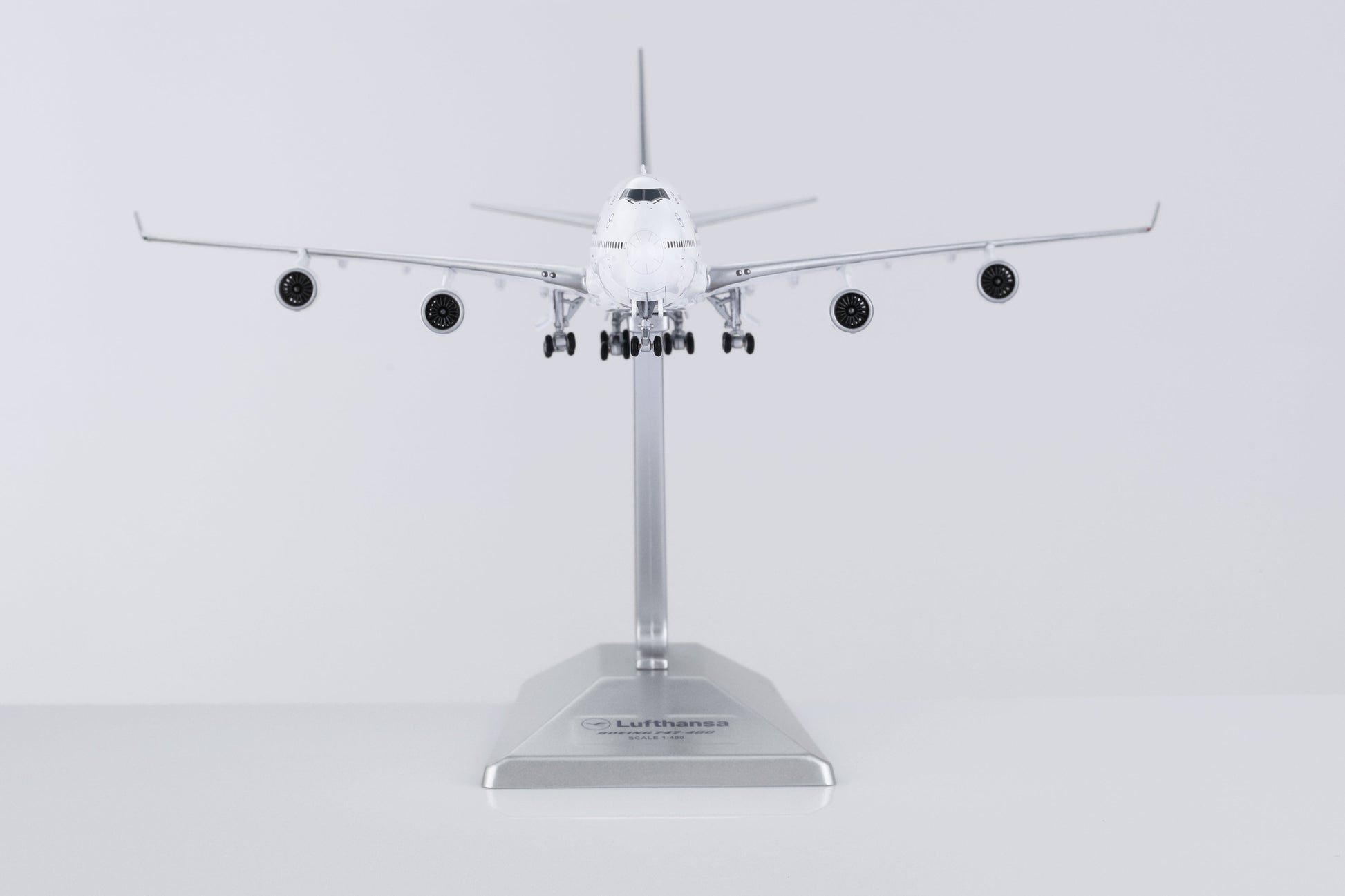 Lufthansa Boeing 747-400 D-ABVY Standard Version image 7