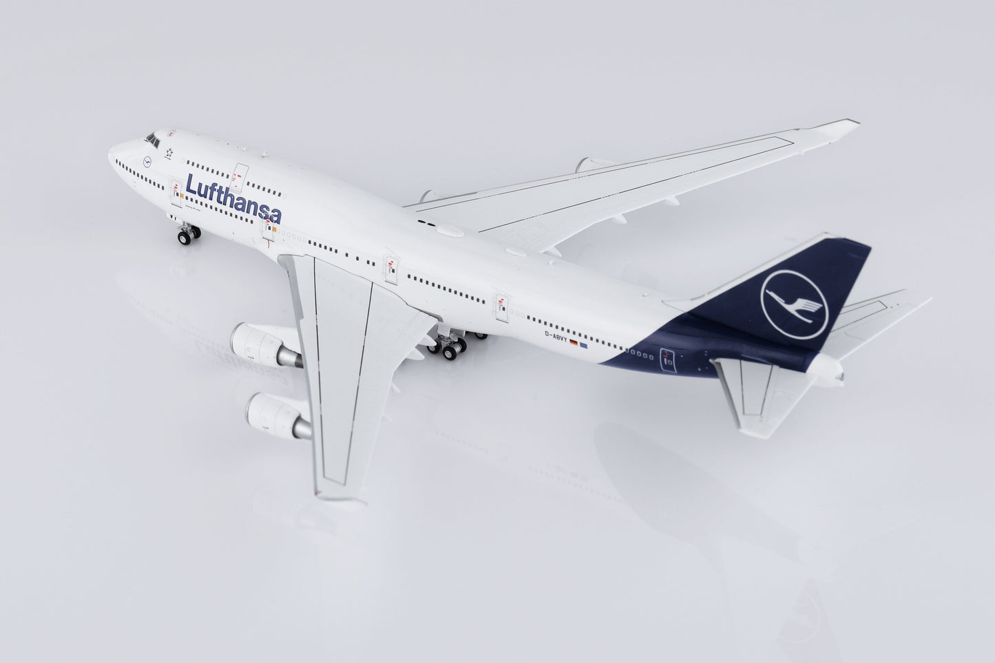 Lufthansa Boeing 747-400 D-ABVY Standard Version image 9