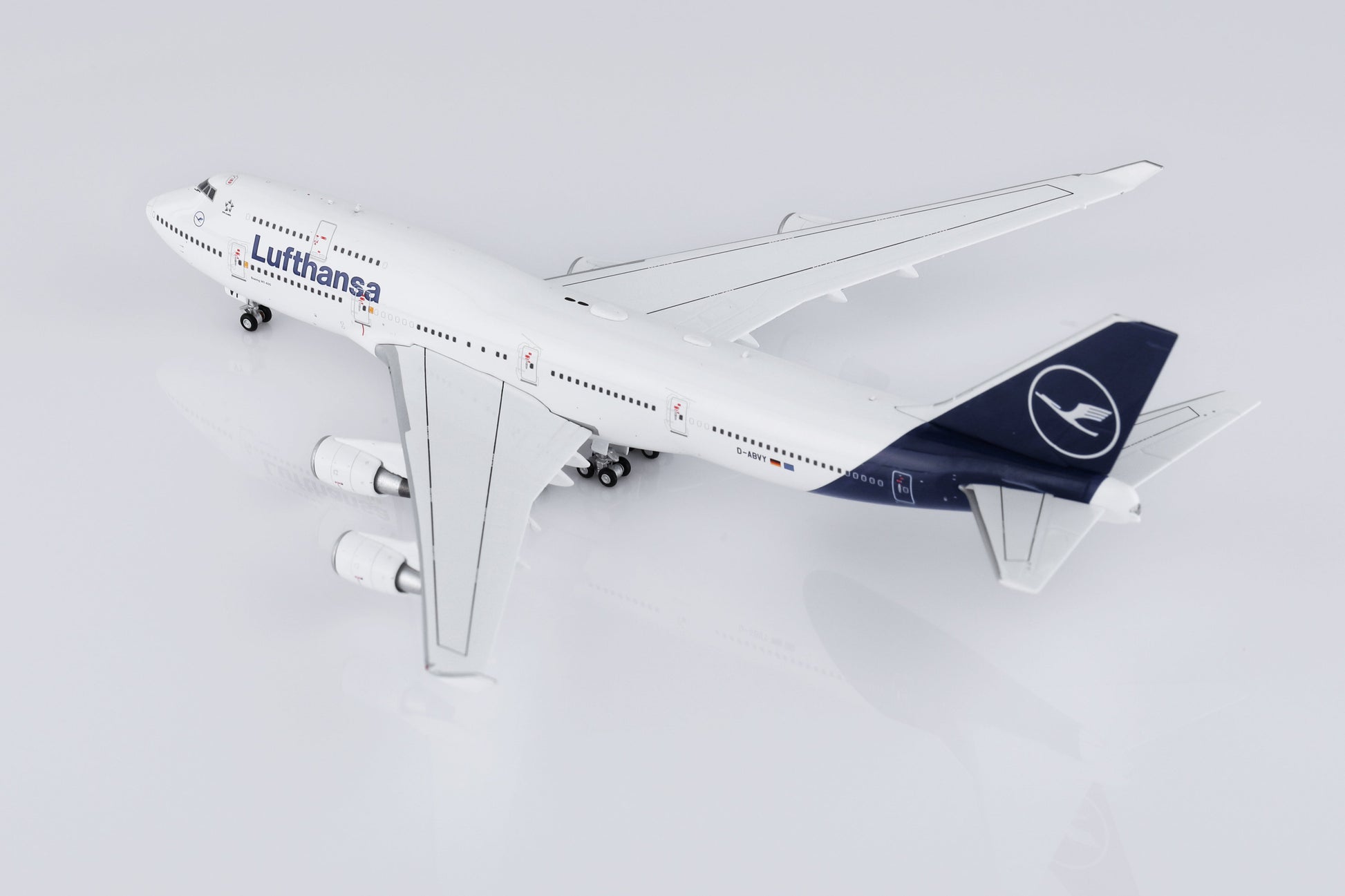 Lufthansa Boeing 747-400 D-ABVY Standard Version image 9