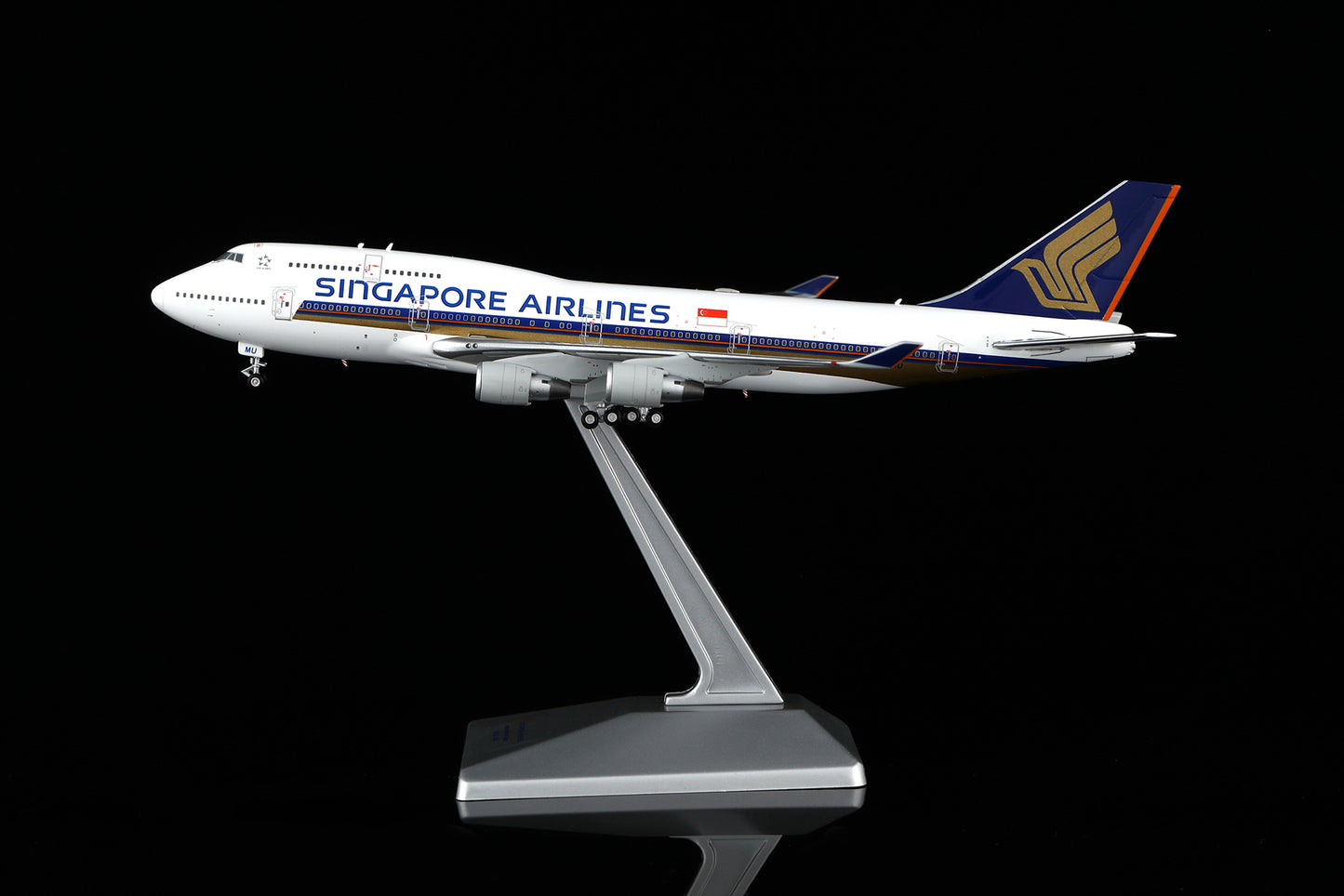 Singapore Boeing 747-400 Reg. 9V-SMU Standard Version image 12