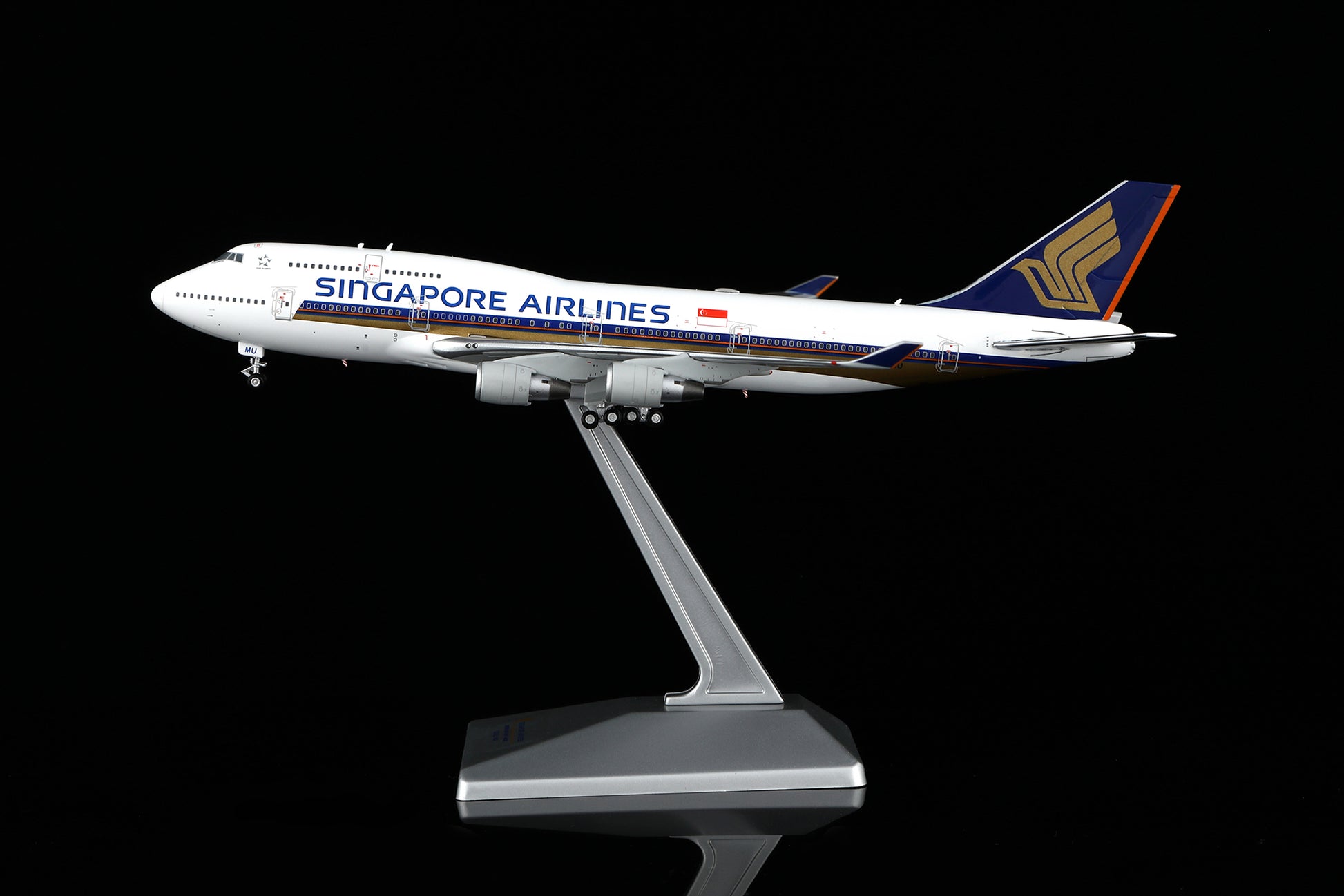 Singapore Boeing 747-400 Reg. 9V-SMU Standard Version image 12
