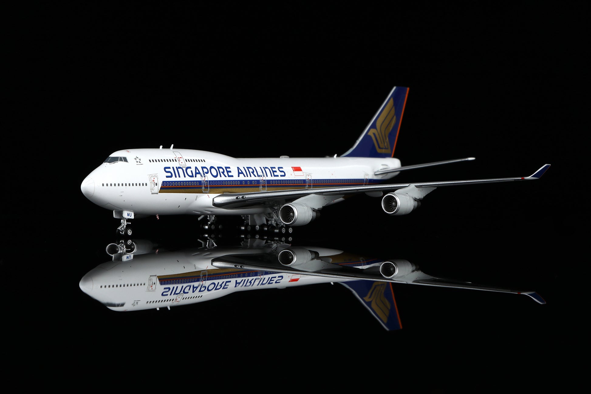 Singapore Boeing 747-400 Reg. 9V-SMU Standard Version image 4