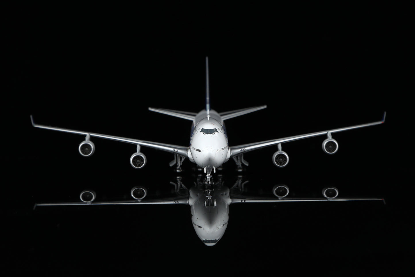 Singapore Boeing 747-400 Reg. 9V-SMU Standard Version image 6