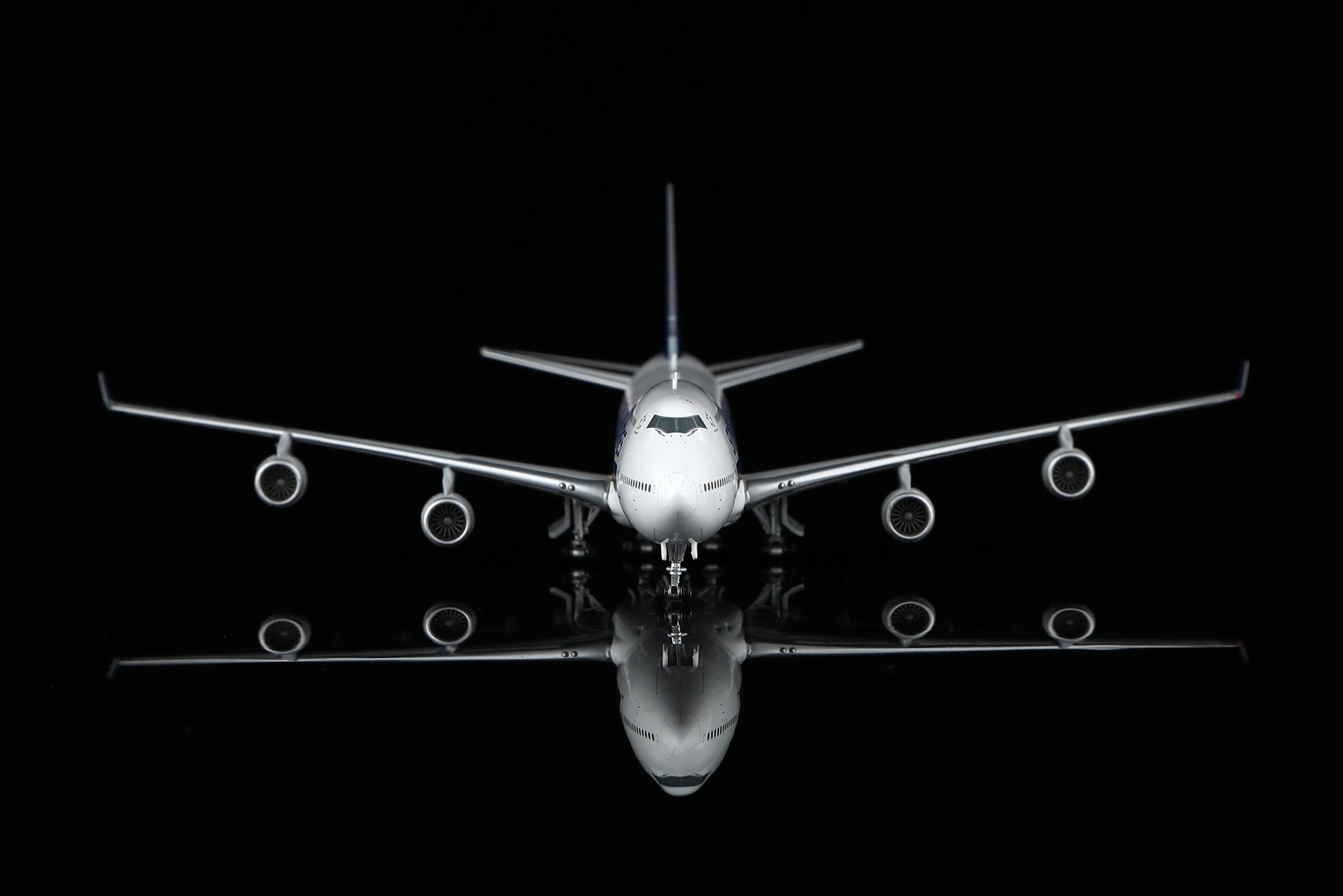 Singapore Boeing 747-400 Reg. 9V-SMU Standard Version image 6