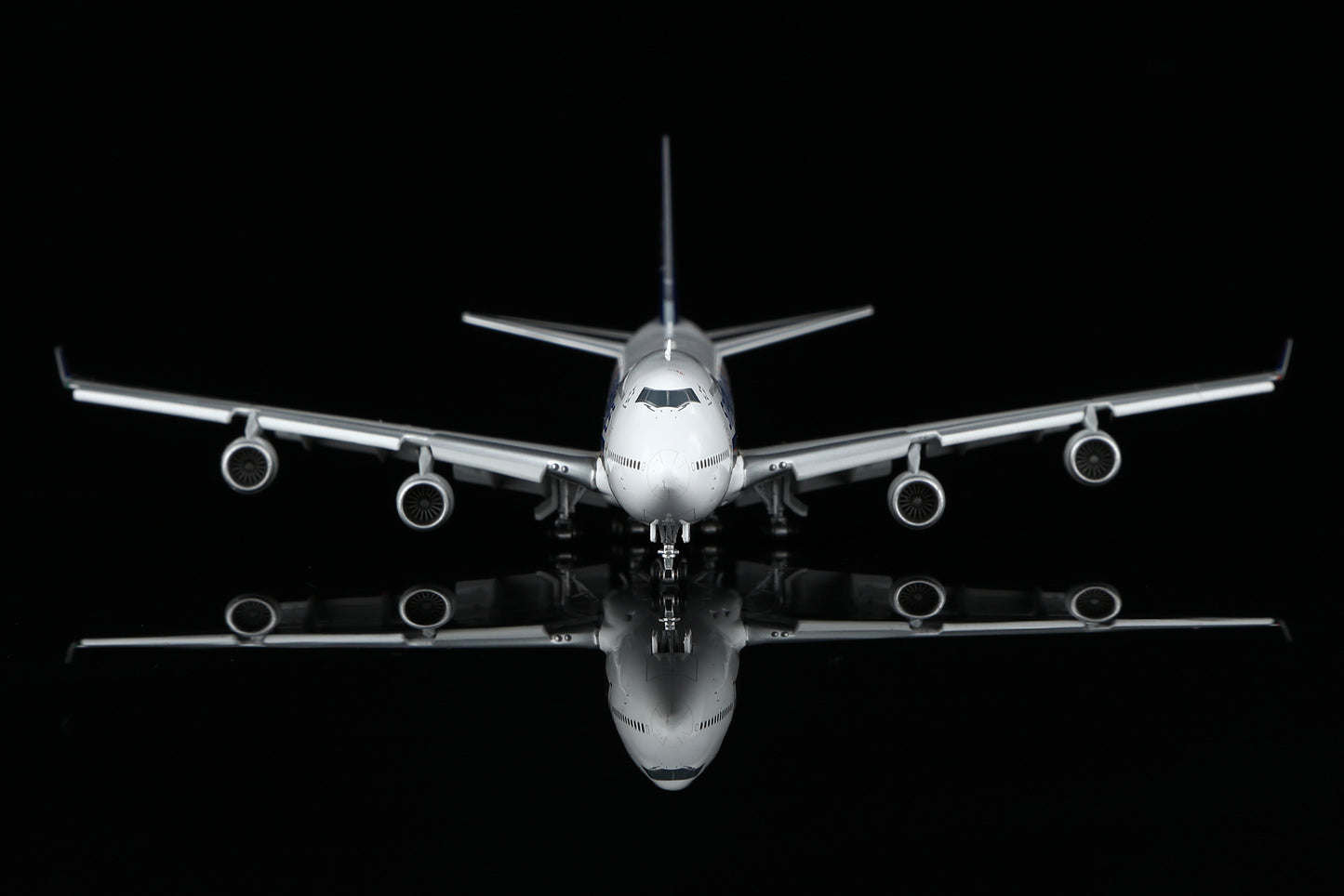 Singapore Boeing 747-400 Reg. 9V-SMU Flap-down COVER