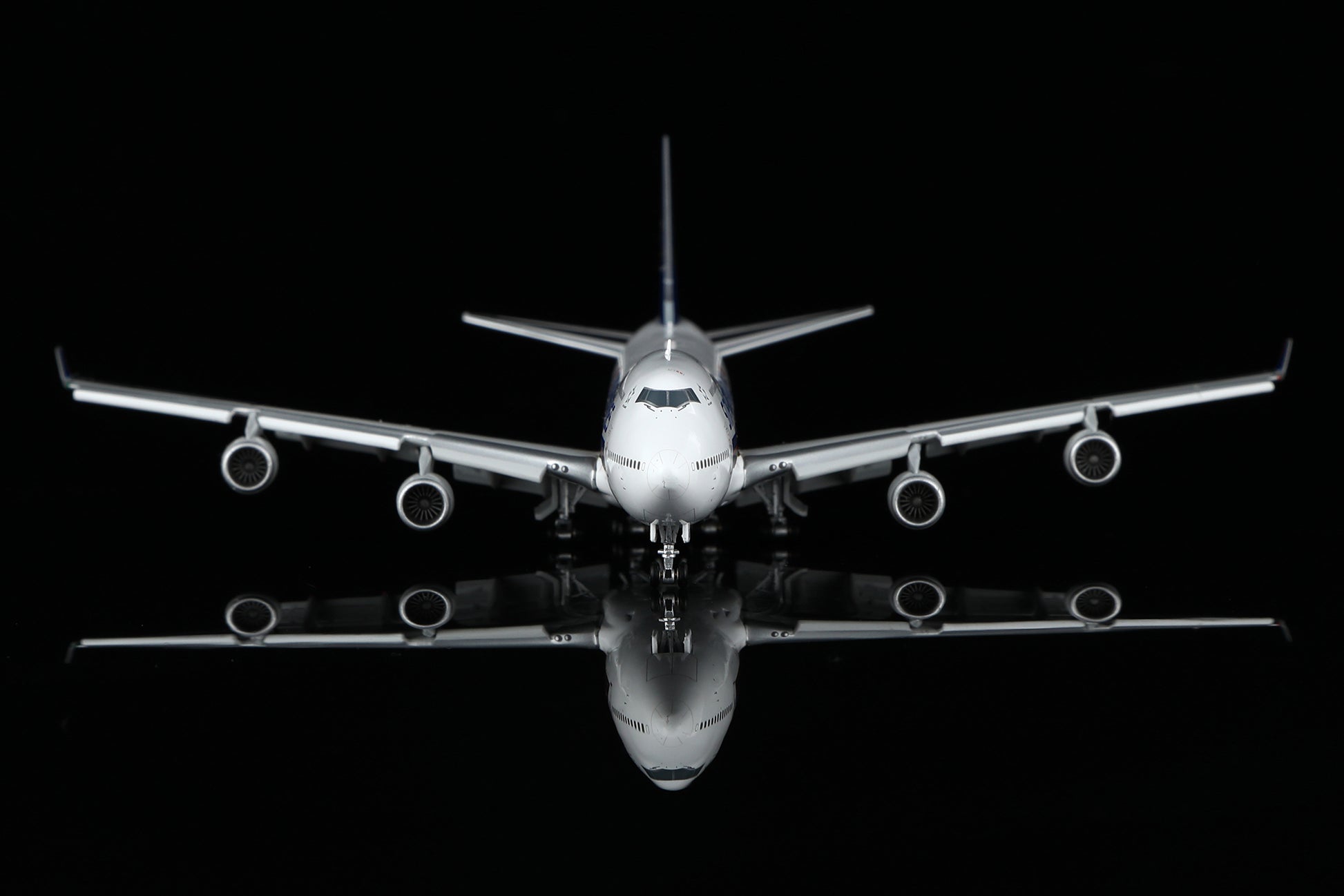 Singapore Boeing 747-400 Reg. 9V-SMU Flap-down COVER