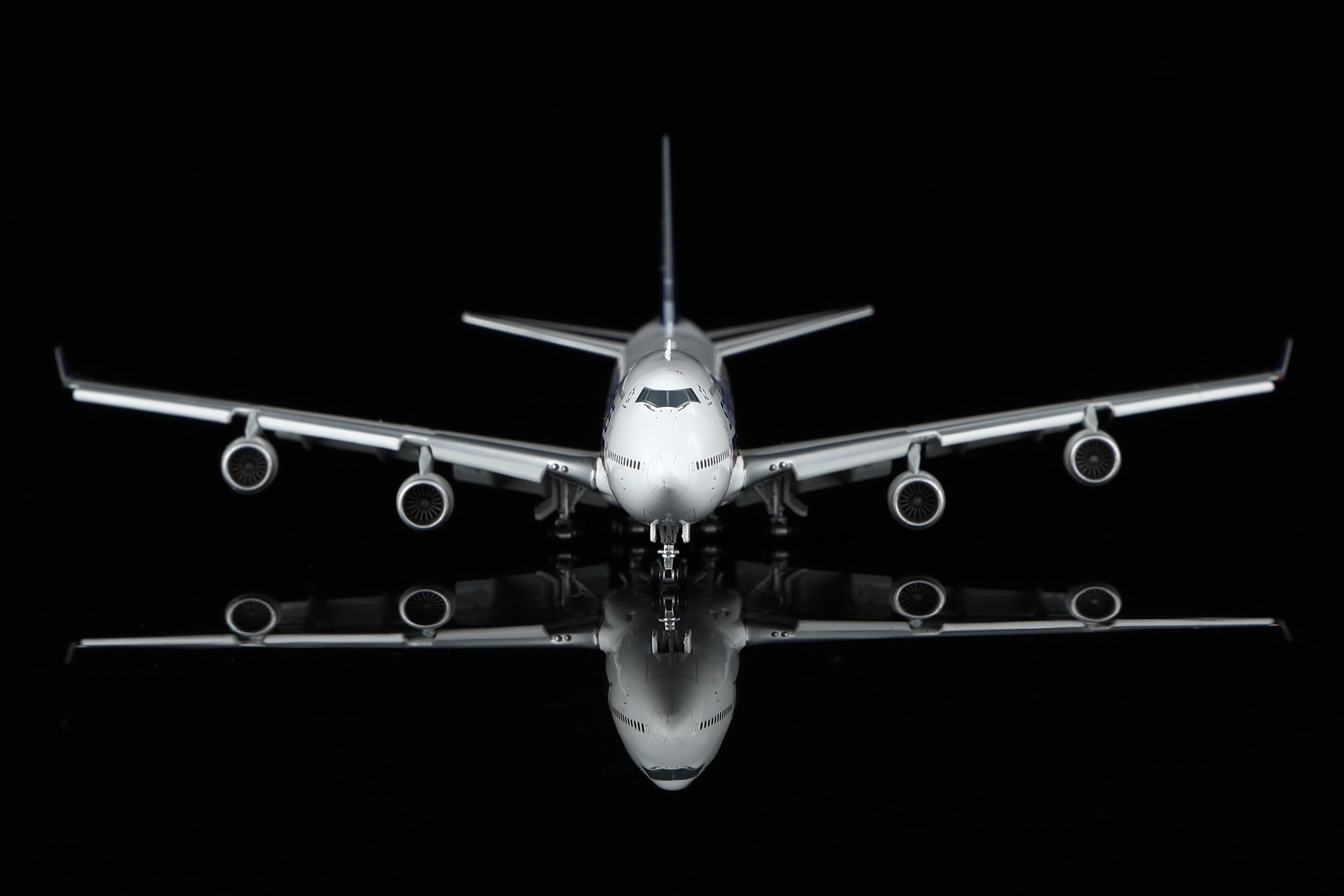 Singapore Boeing 747-400 Reg. 9V-SMU Flap-down COVER