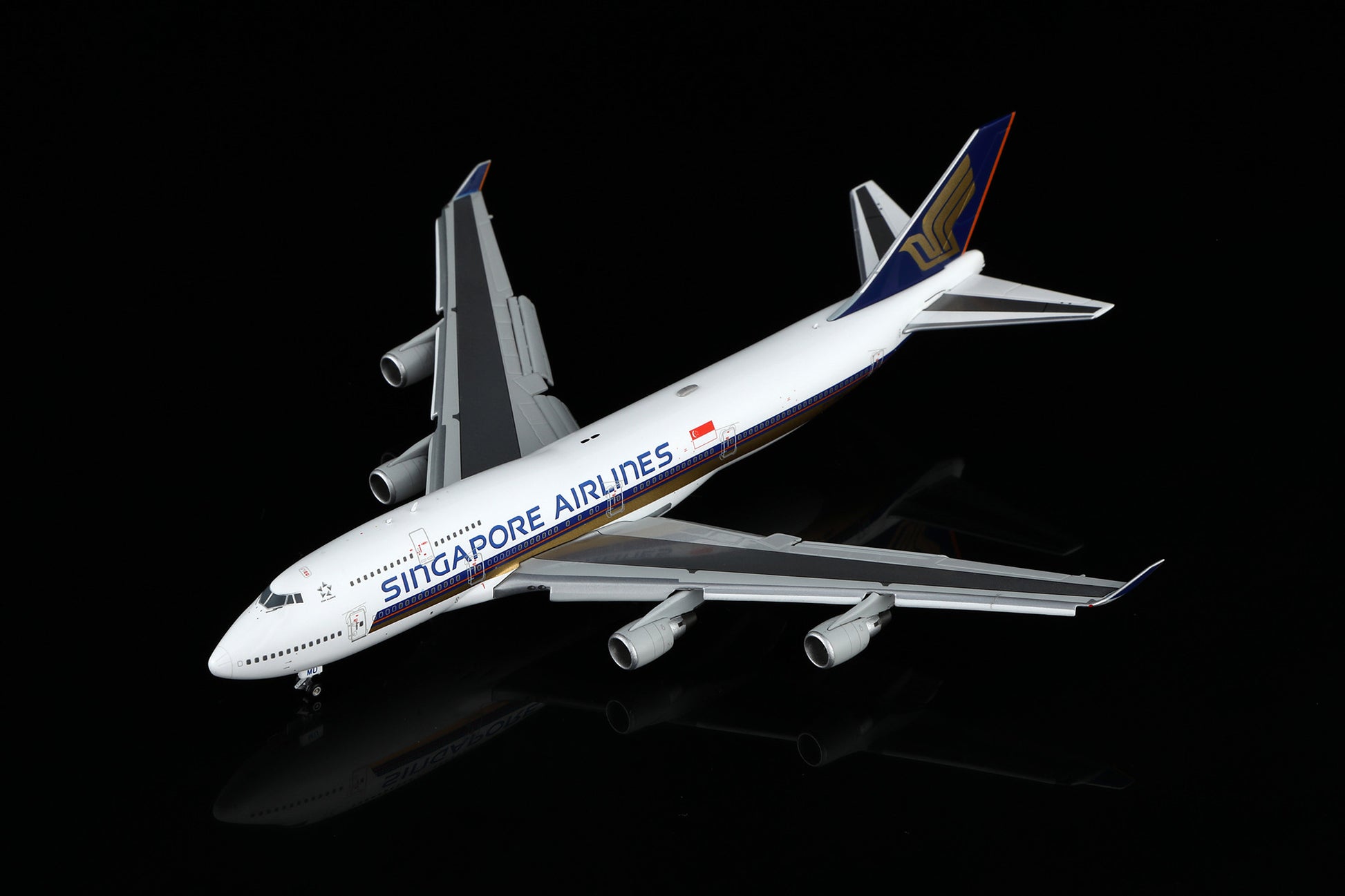 Singapore Boeing 747-400 Reg. 9V-SMU Flap-down image 3