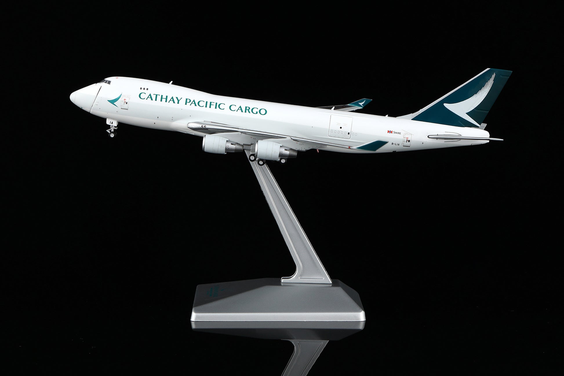 Cathay Pacific Boeing 747-400F Reg. B-LIA Standard Version image 12