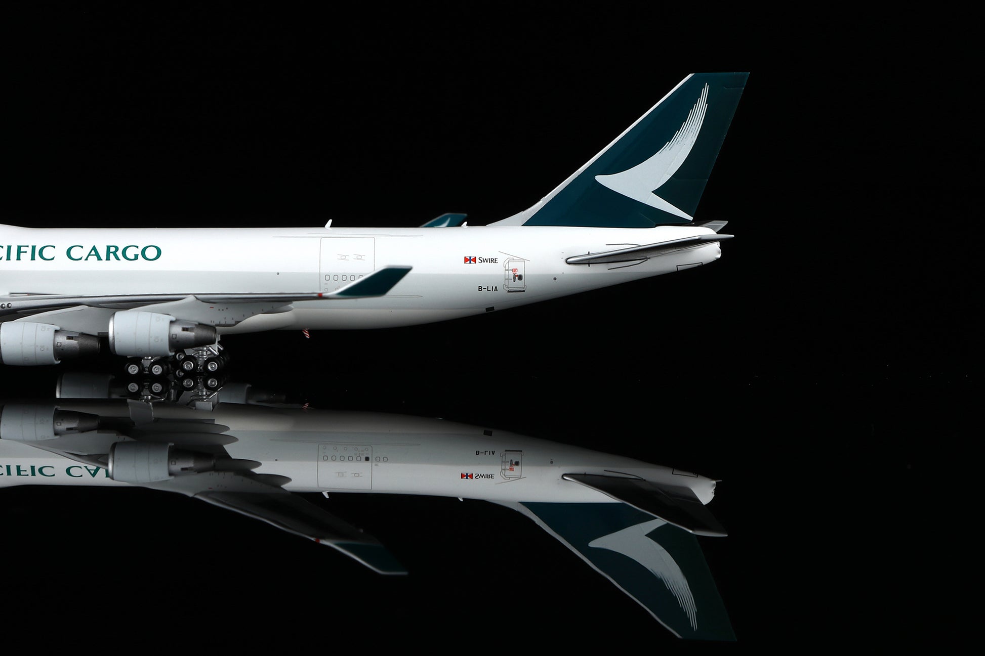 Cathay Pacific Boeing 747-400F Reg. B-LIA Standard Version image 3