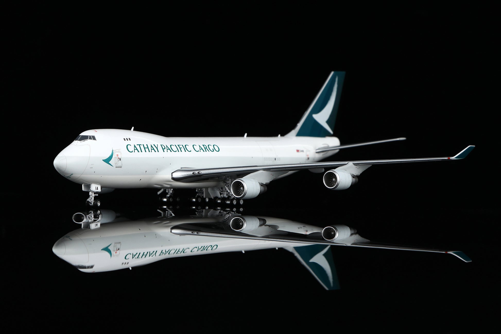 Cathay Pacific Boeing 747-400F Reg. B-LIA Standard Version image 4
