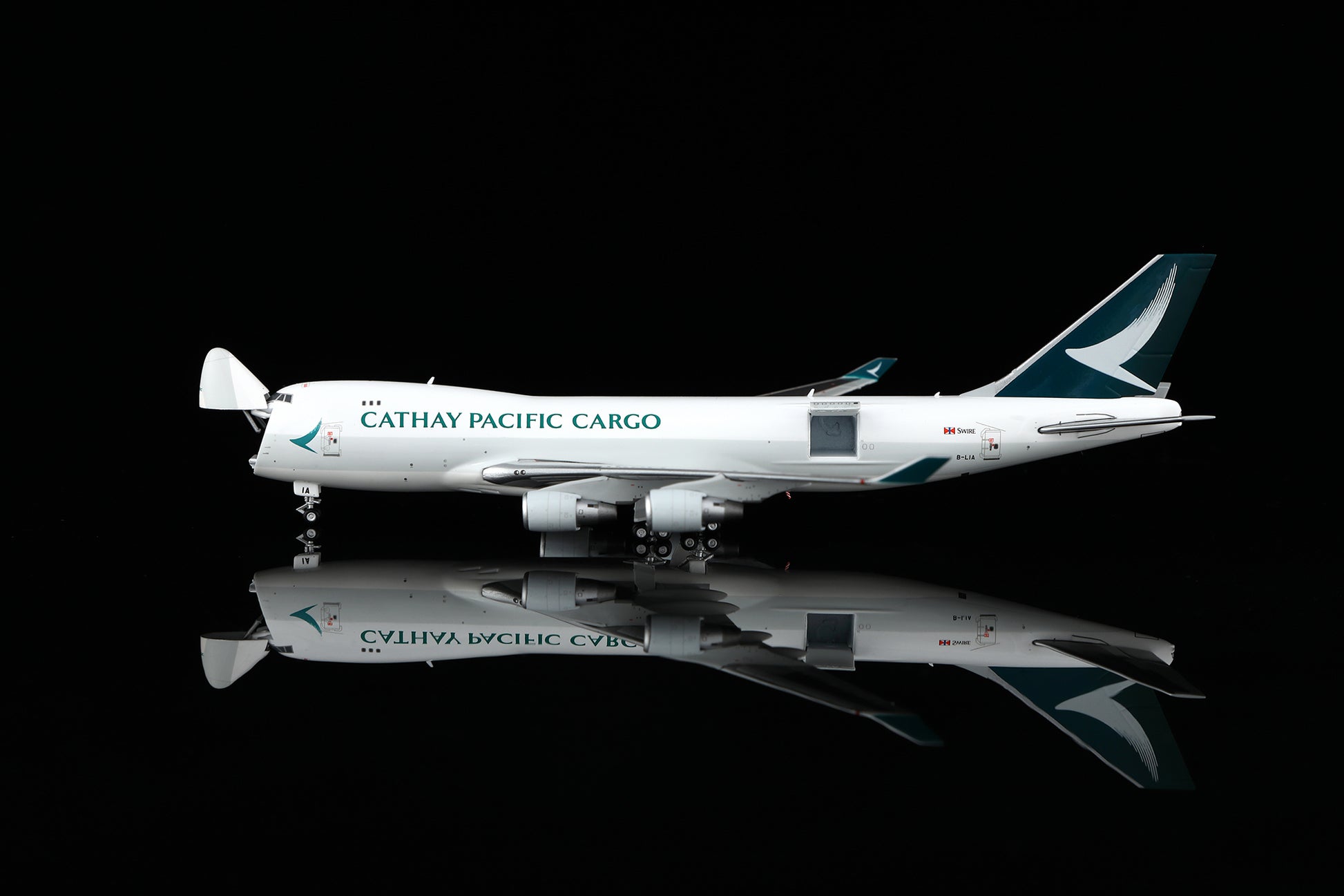 Cathay Pacific Boeing 747-400F Reg. B-LIA Interactive Version COVER