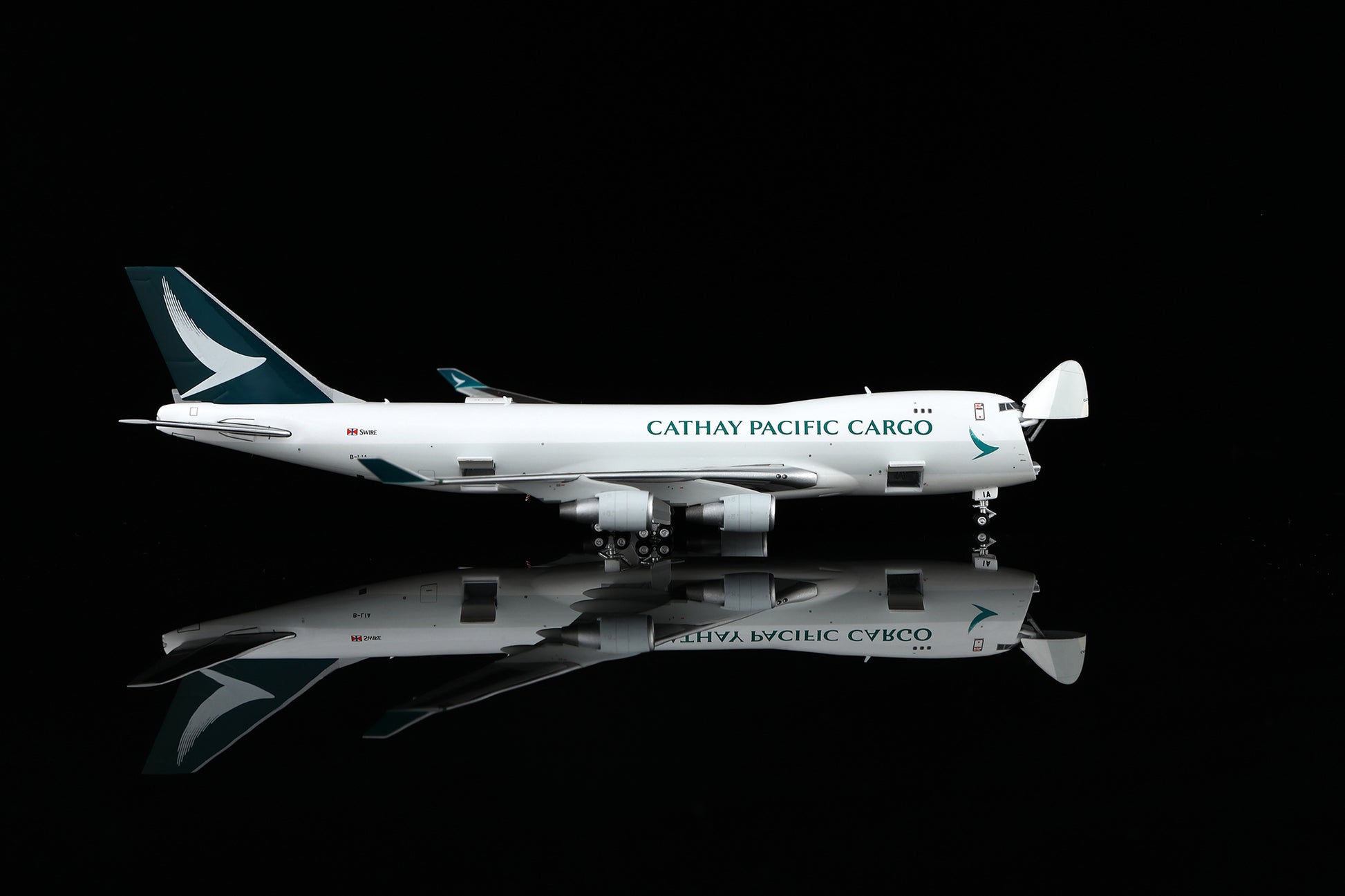 Cathay Pacific Boeing 747-400F Reg. B-LIA Interactive Version image 2