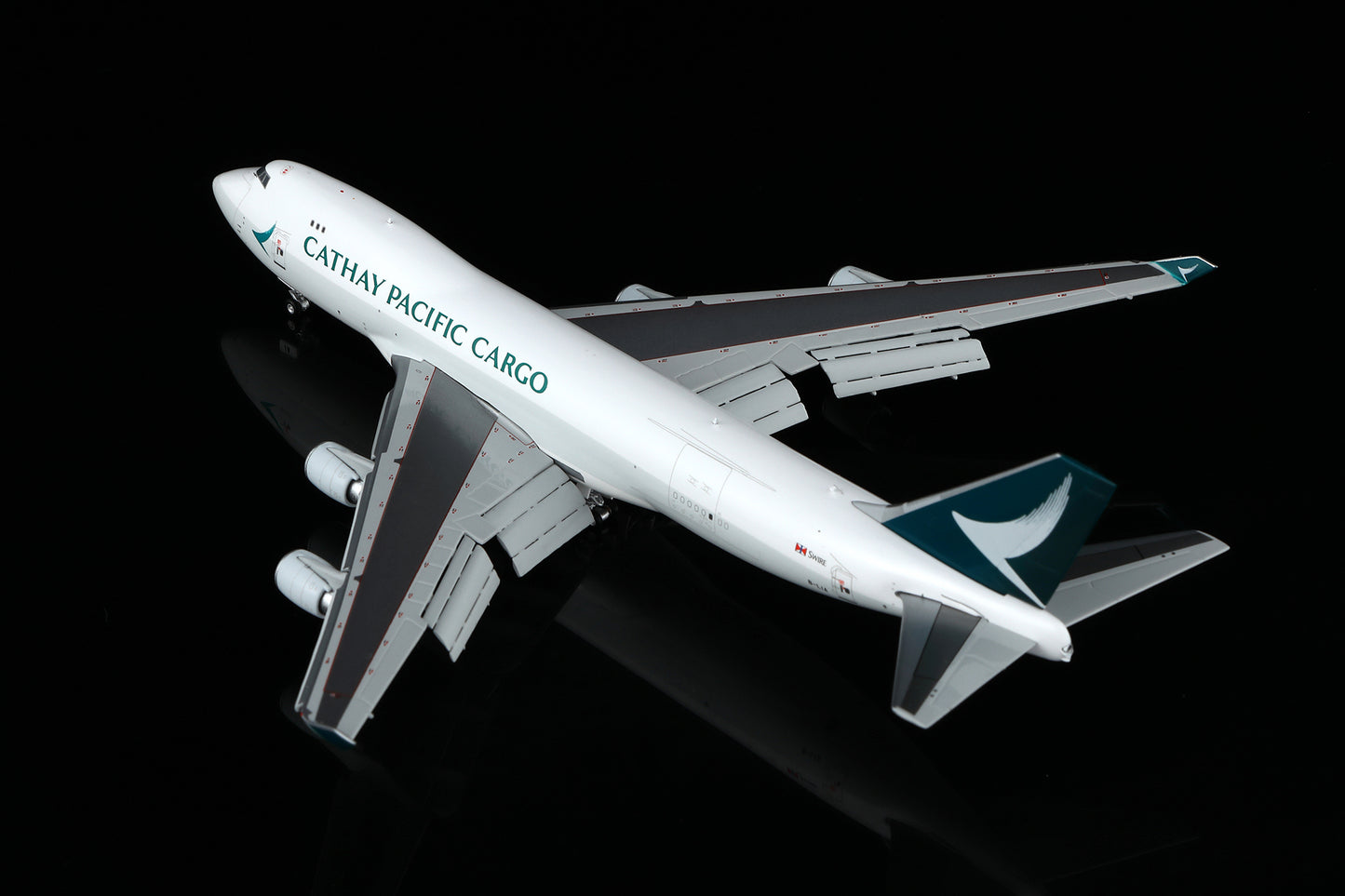 Cathay Pacific Boeing 747-400F Reg. B-LIA Flap-down image 2