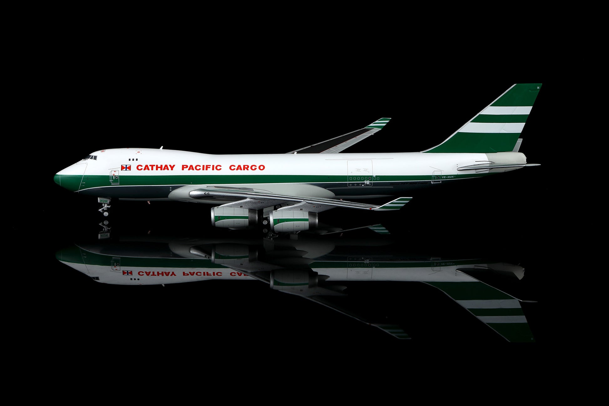 Cathay Pacific B747-400F VR-HUH Standard Version image 13