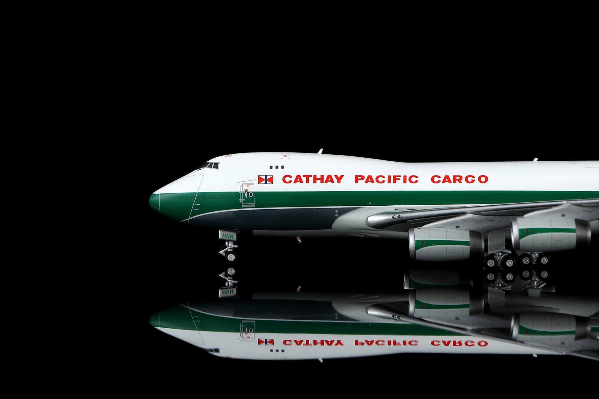 Cathay Pacific B747-400F VR-HUH Standard Version image 2
