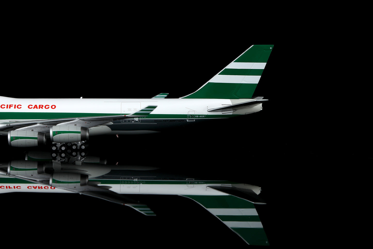 Cathay Pacific B747-400F VR-HUH Standard Version image 3