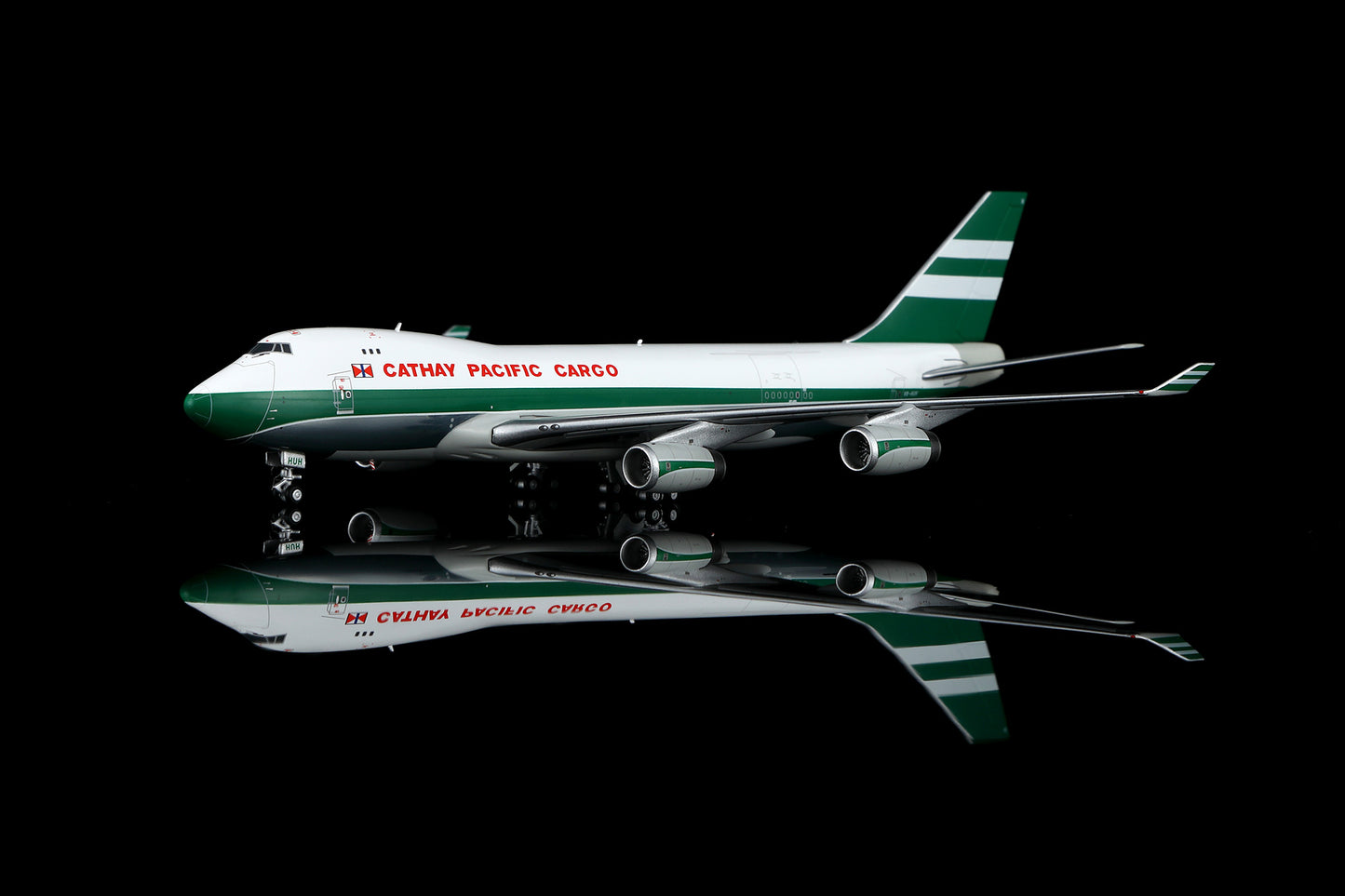 Cathay Pacific B747-400F VR-HUH Standard Version image 4