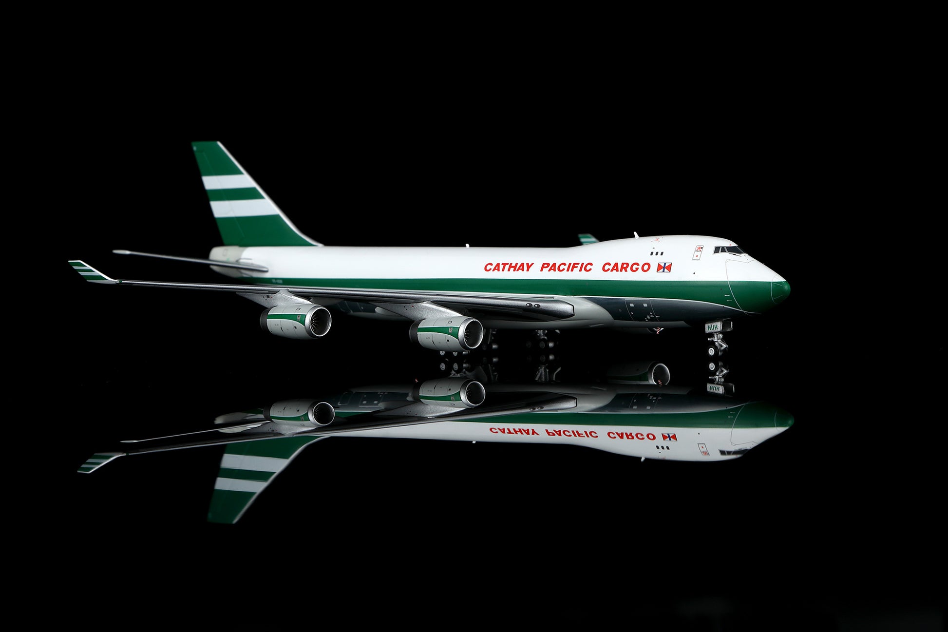 Cathay Pacific B747-400F VR-HUH Standard Version image 5