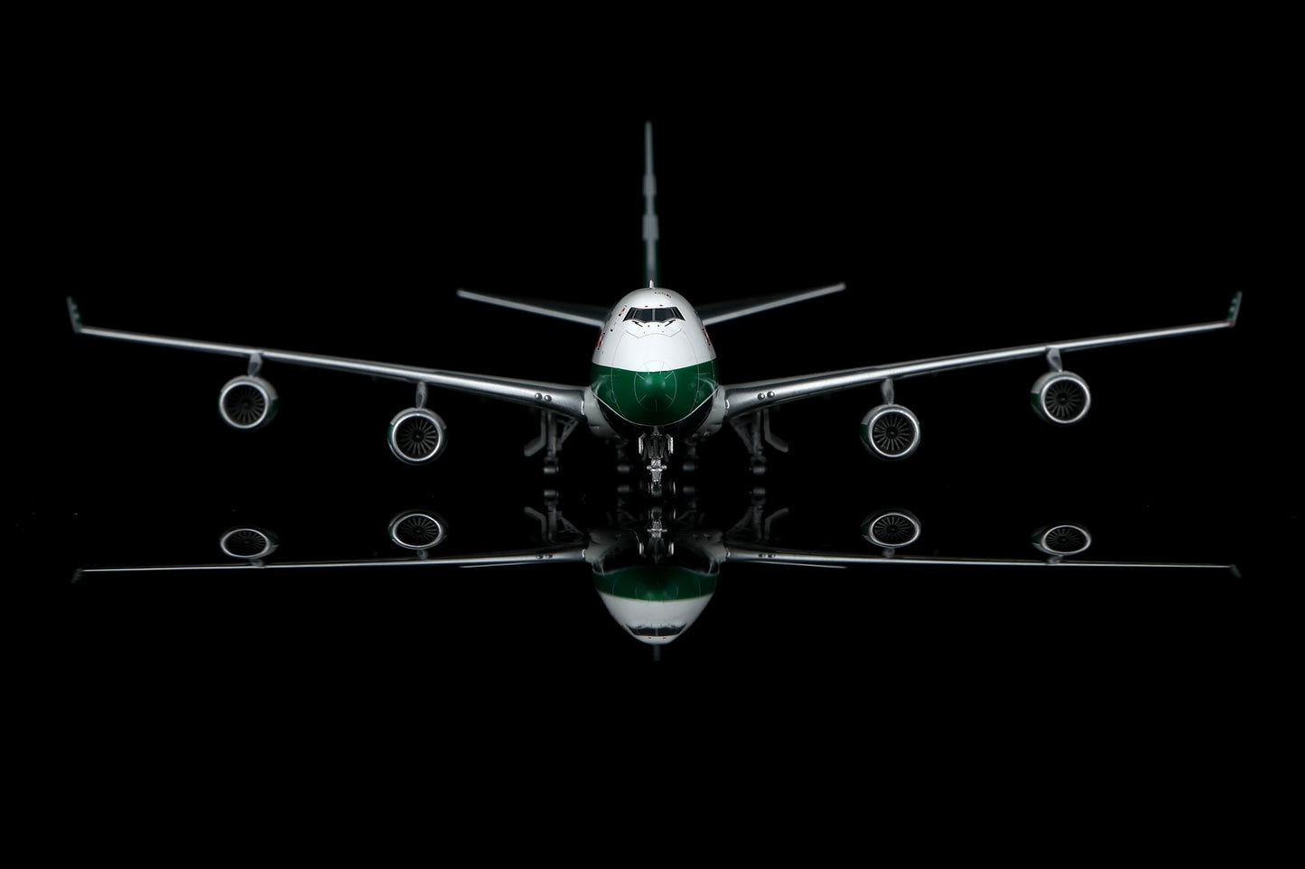 Cathay Pacific B747-400F VR-HUH Standard Version image 6
