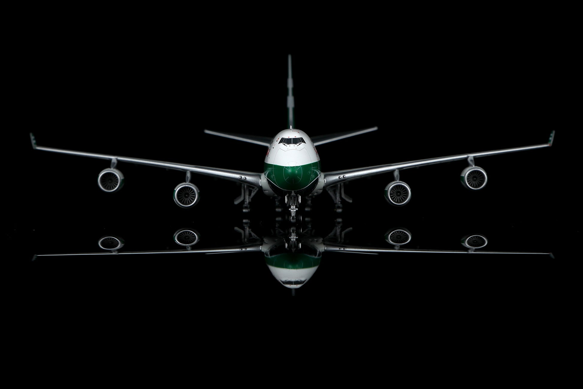 Cathay Pacific B747-400F VR-HUH Standard Version image 6