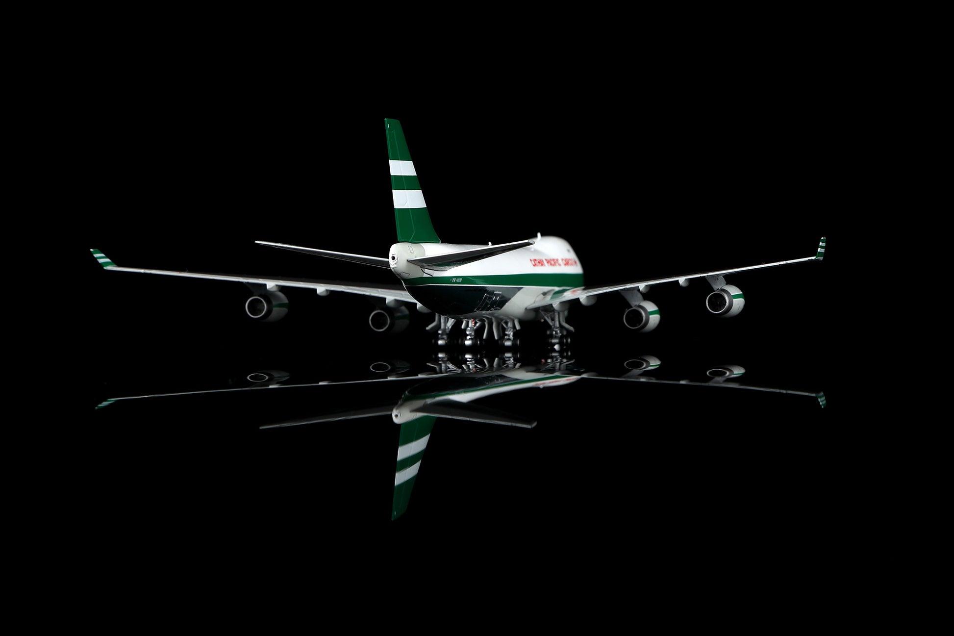 Cathay Pacific B747-400F VR-HUH Standard Version image 7