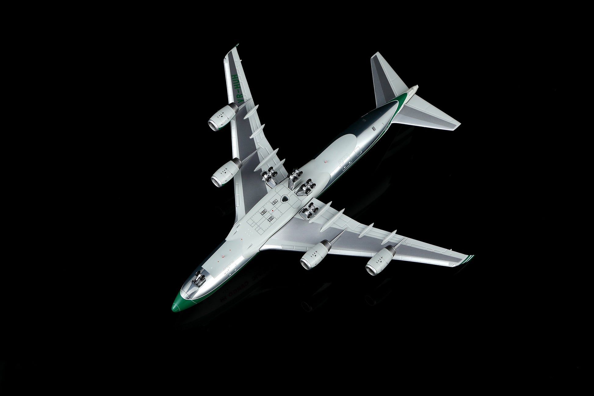 Cathay Pacific B747-400F VR-HUH Standard Version image 9