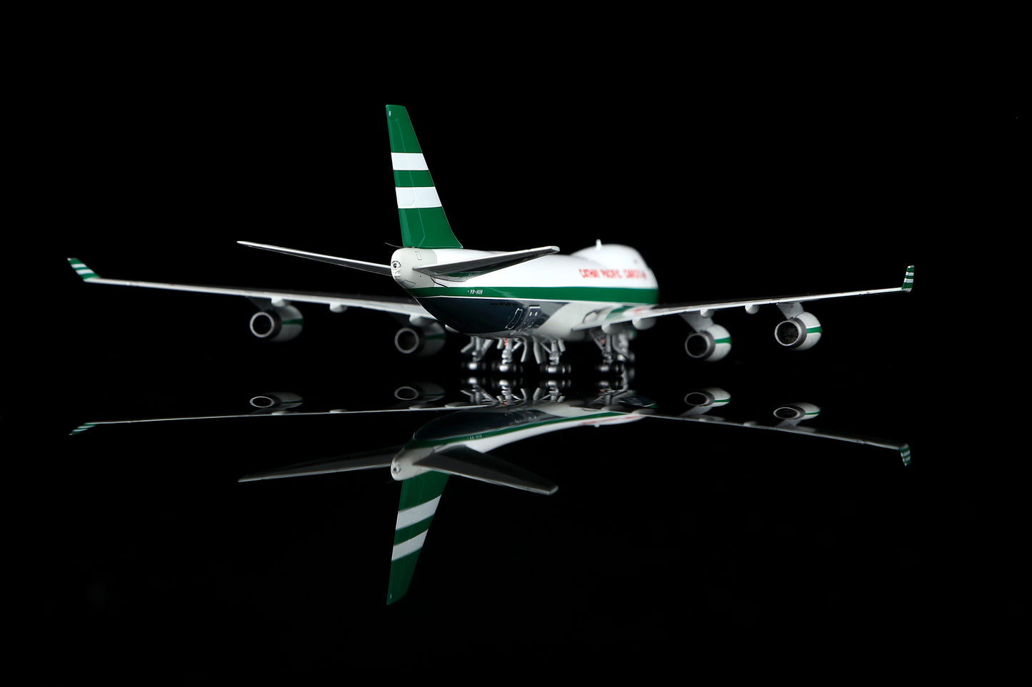Cathay Pacific B747-400F VR-HUH Interactive Version image 23