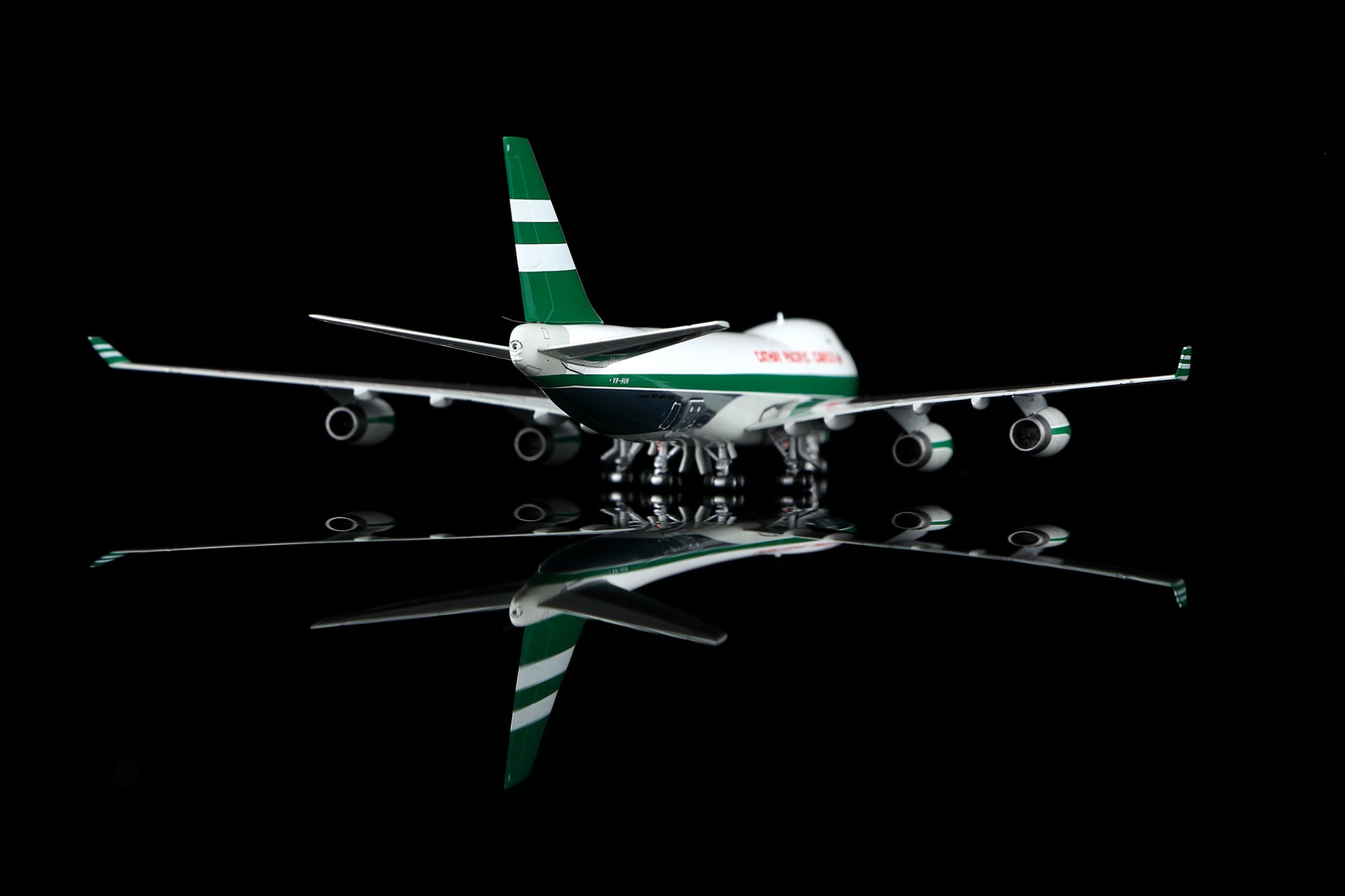 Cathay Pacific B747-400F VR-HUH Interactive Version image 23