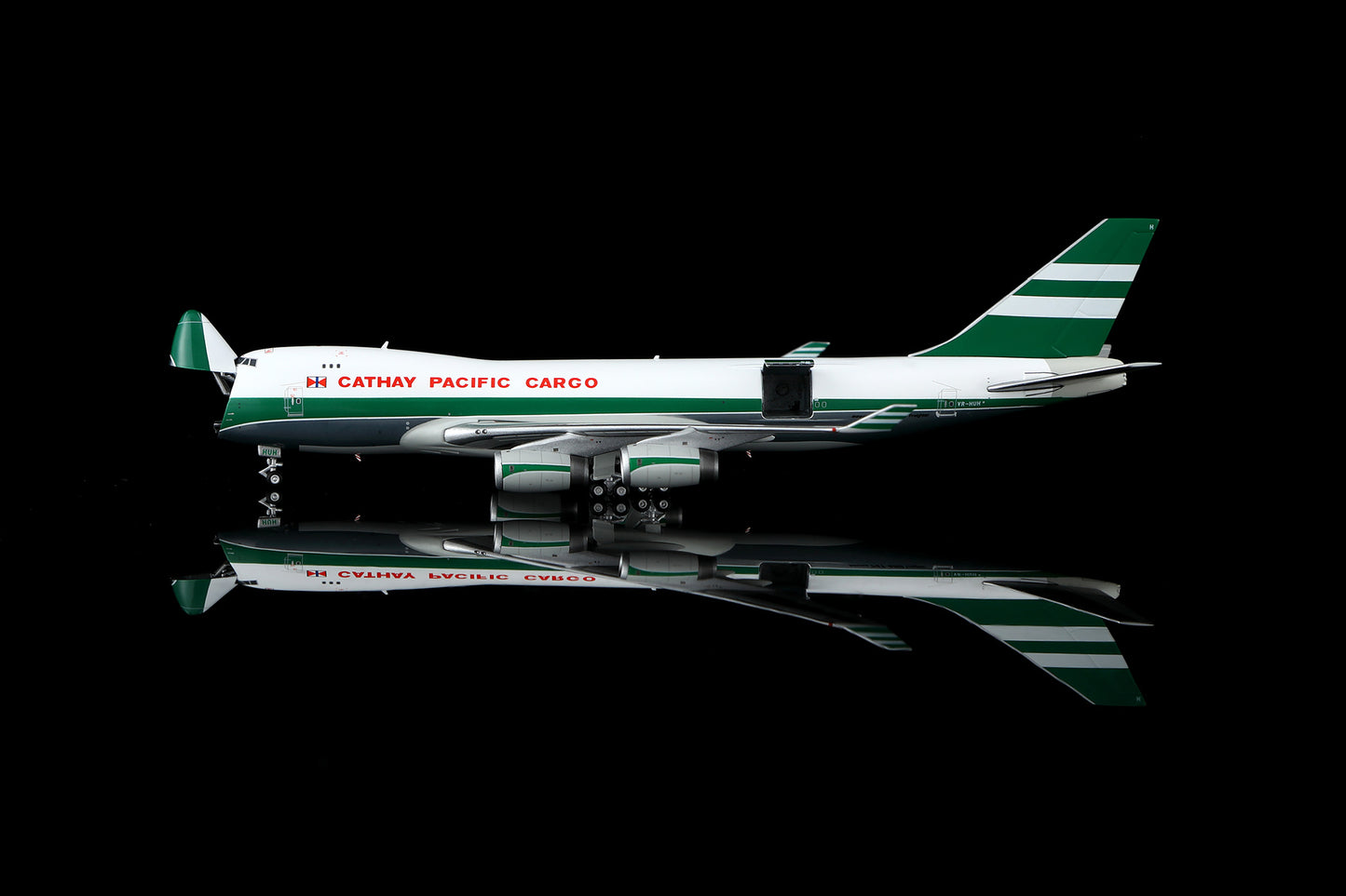 Cathay Pacific B747-400F VR-HUH Interactive Version image 26