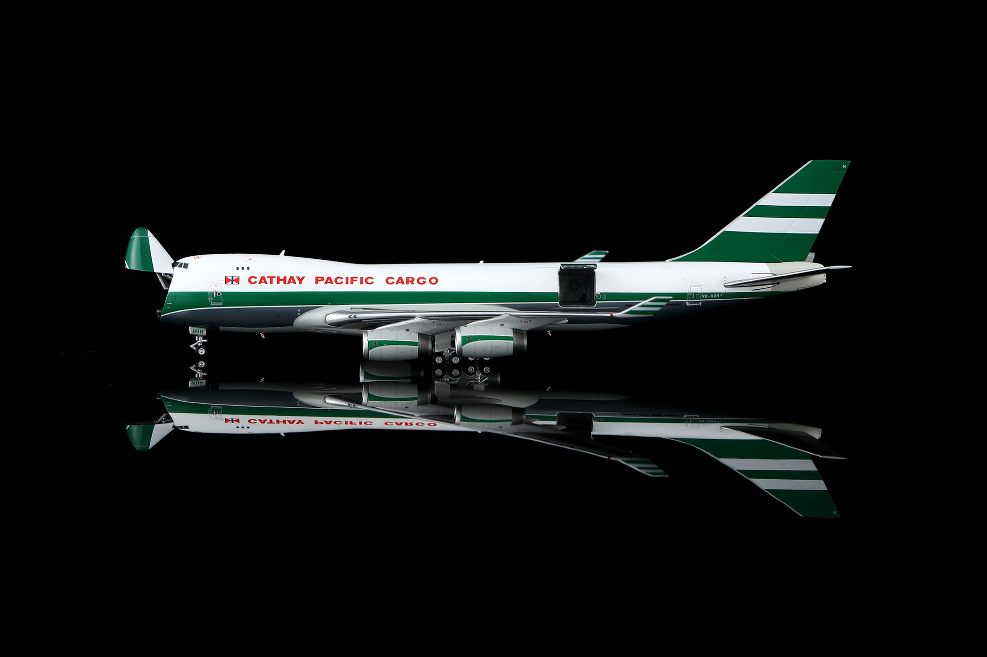 Cathay Pacific B747-400F VR-HUH Interactive Version image 26