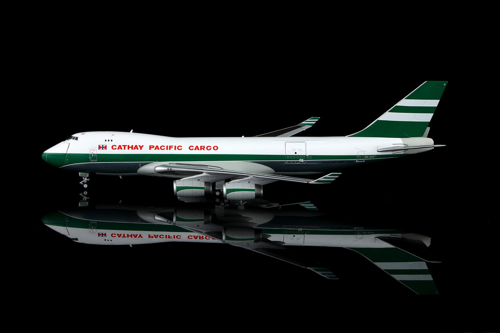 Cathay Pacific B747-400F VR-HUH Interactive Version image 28