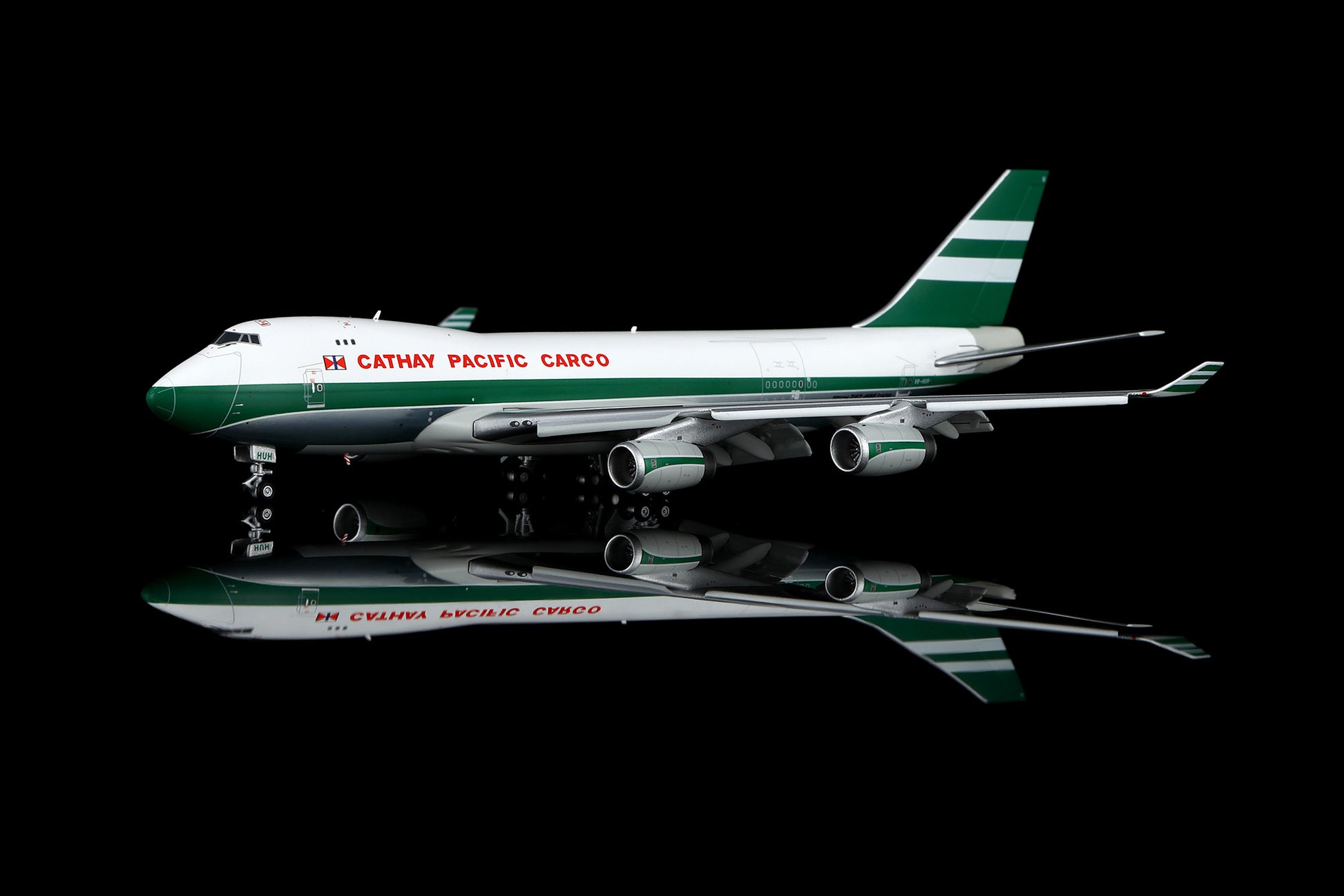 Cathay Pacific B747-400F VR-HUH Flap-down image 15