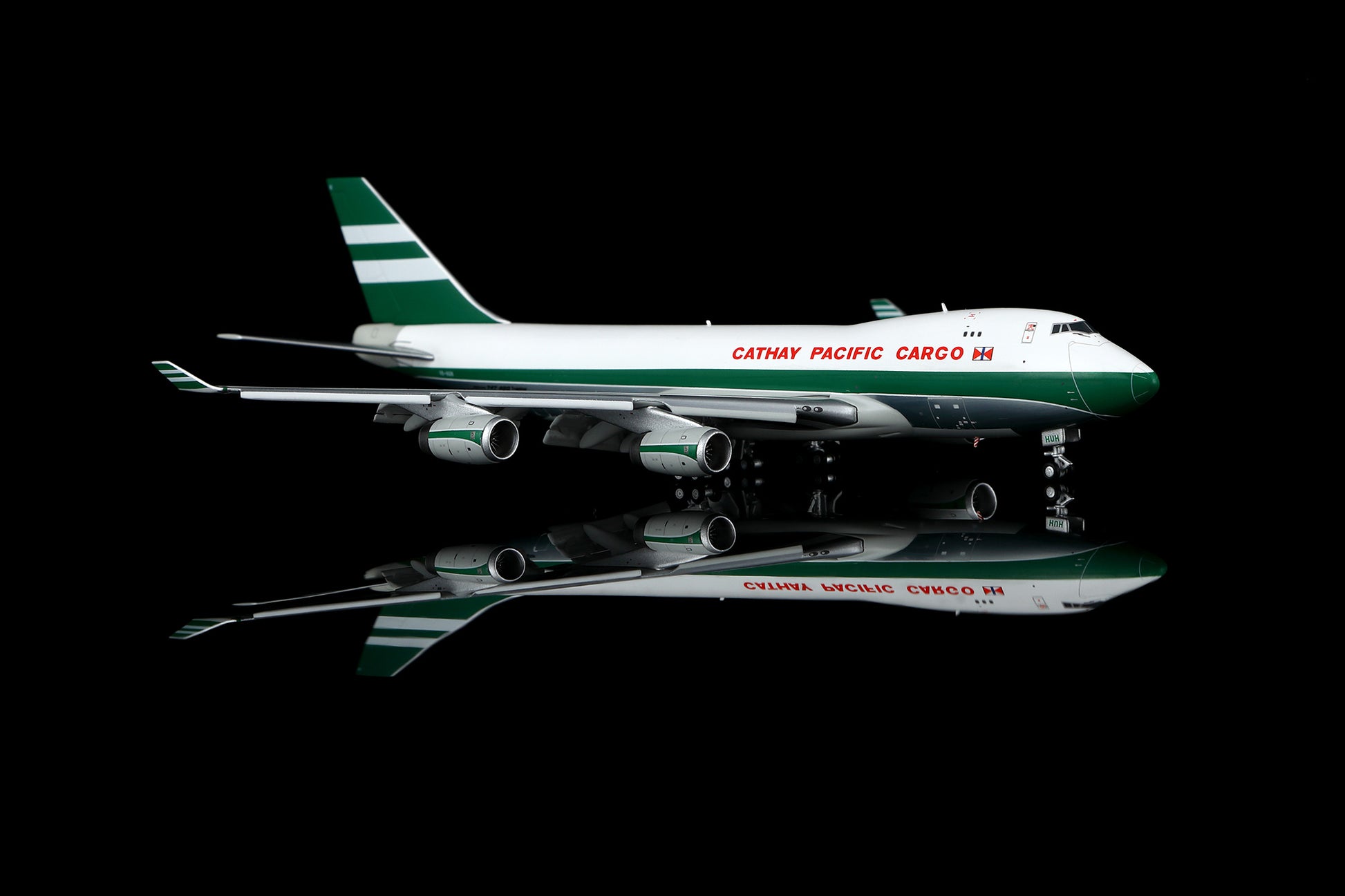 Cathay Pacific B747-400F VR-HUH Flap-down image 16