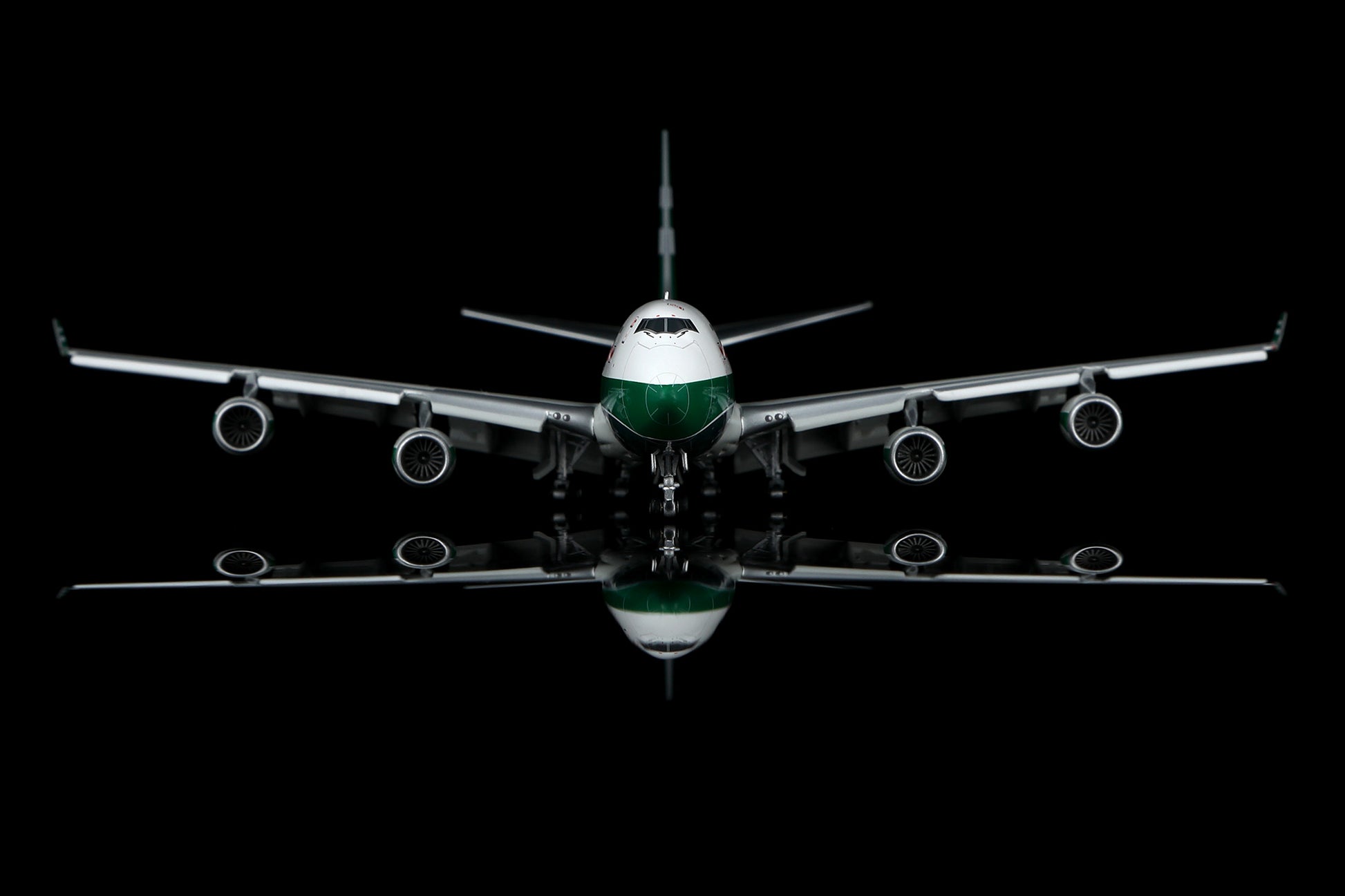 Cathay Pacific B747-400F VR-HUH Flap-down image 17