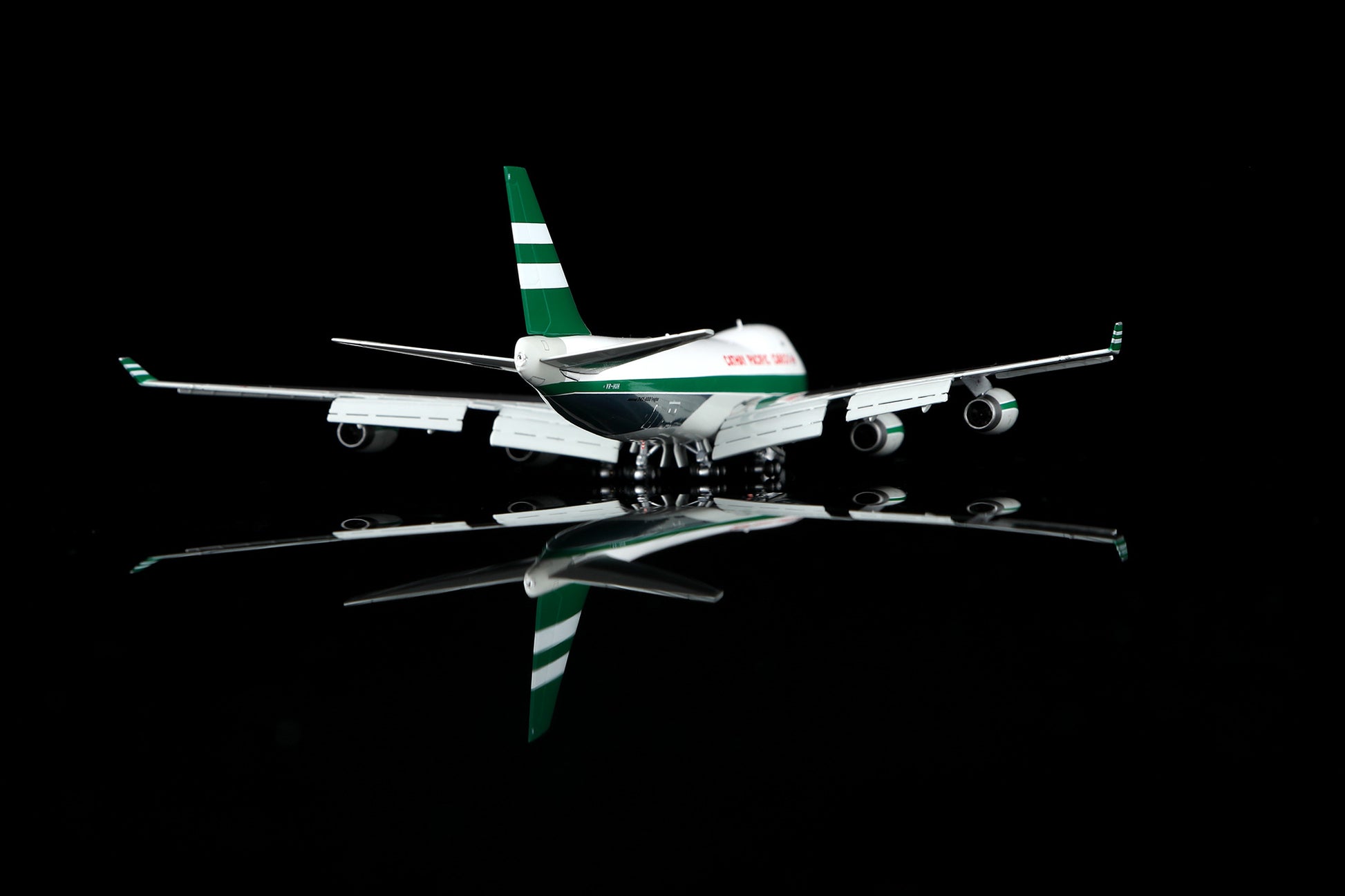 Cathay Pacific B747-400F VR-HUH Flap-down image 19