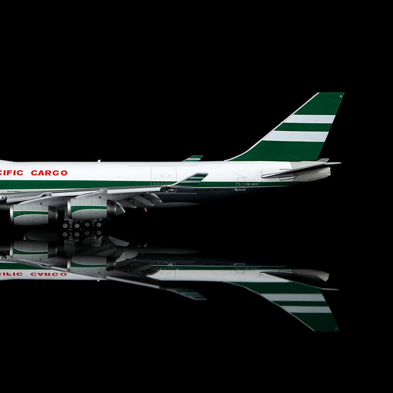 Cathay Pacific B747-400F VR-HUH Flap-down image 2