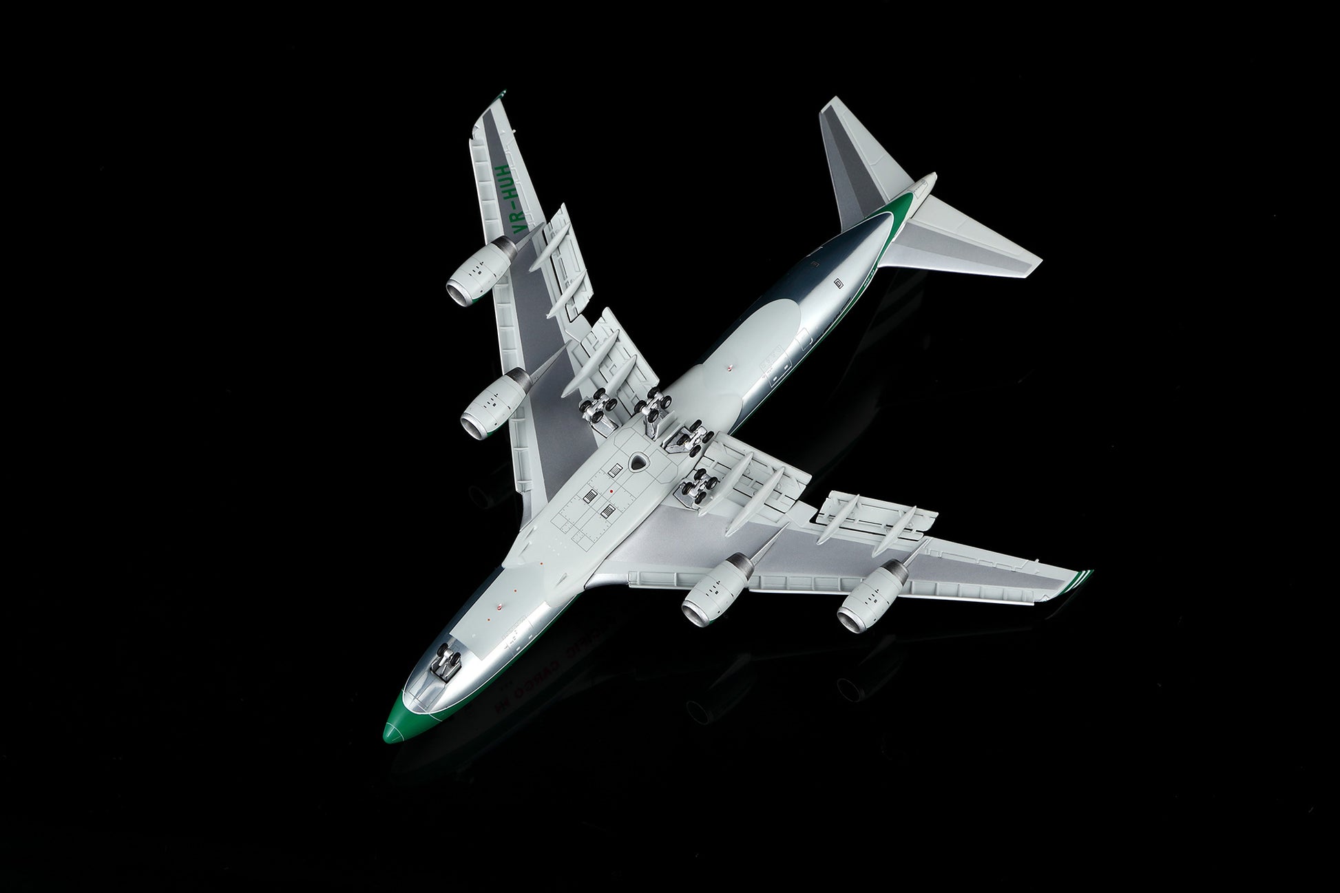 Cathay Pacific B747-400F VR-HUH Flap-down image 21