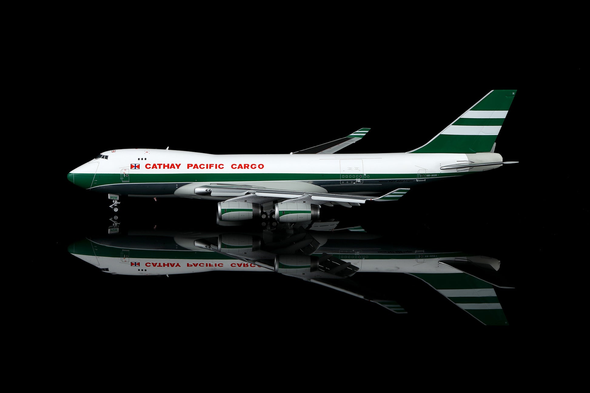 Cathay Pacific B747-400F VR-HUH Flap-down image 24