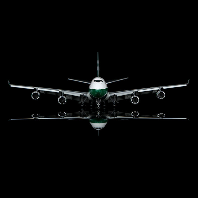 Cathay Pacific B747-400F VR-HUH Flap-down image 5