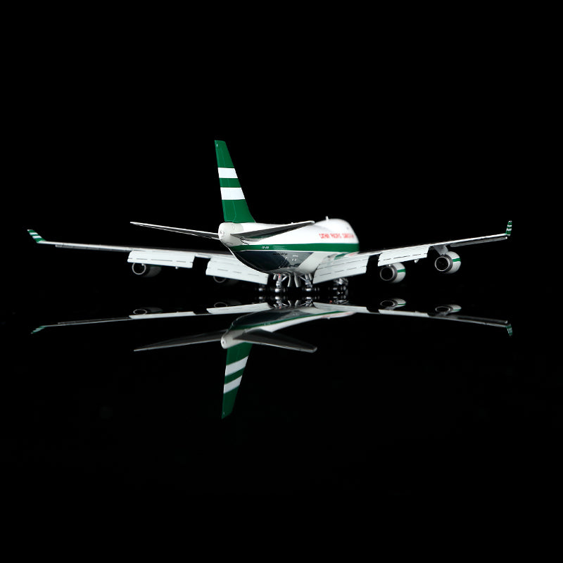 Cathay Pacific B747-400F VR-HUH Flap-down image 7