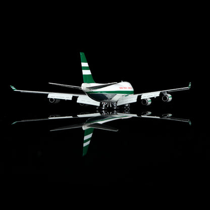 Cathay Pacific B747-400F VR-HUH Flap-down image 7