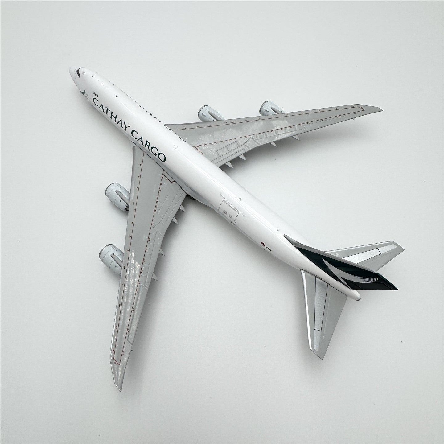 Cathay Pacific Boeing 747-8F Reg. B-LJN image 3